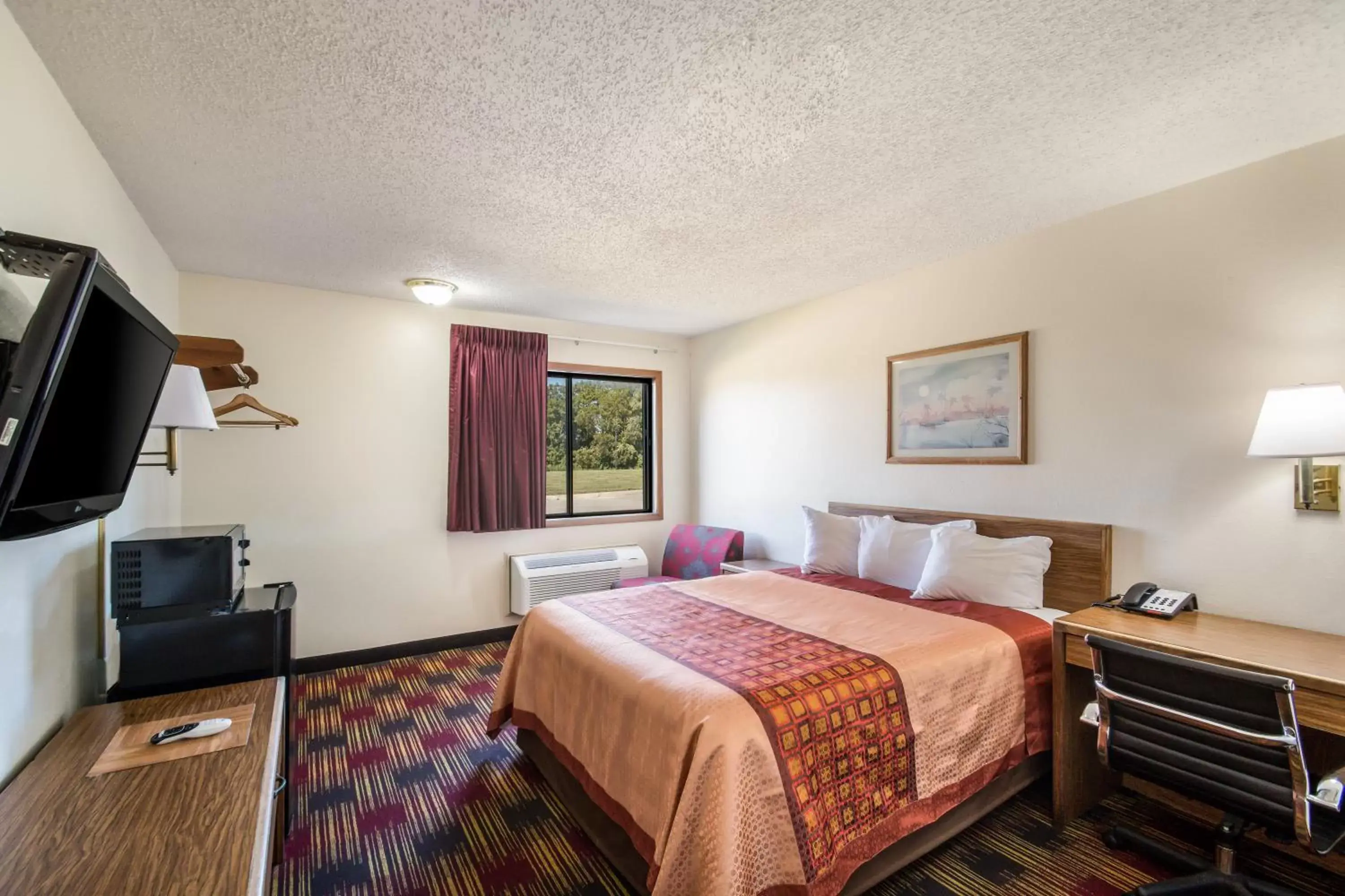Queen Room - single occupancy in Americas Best Value Inn & Suites Harrisonville Queen Room - single occupancy in Americas Best Value Inn & Suites Harrisonville