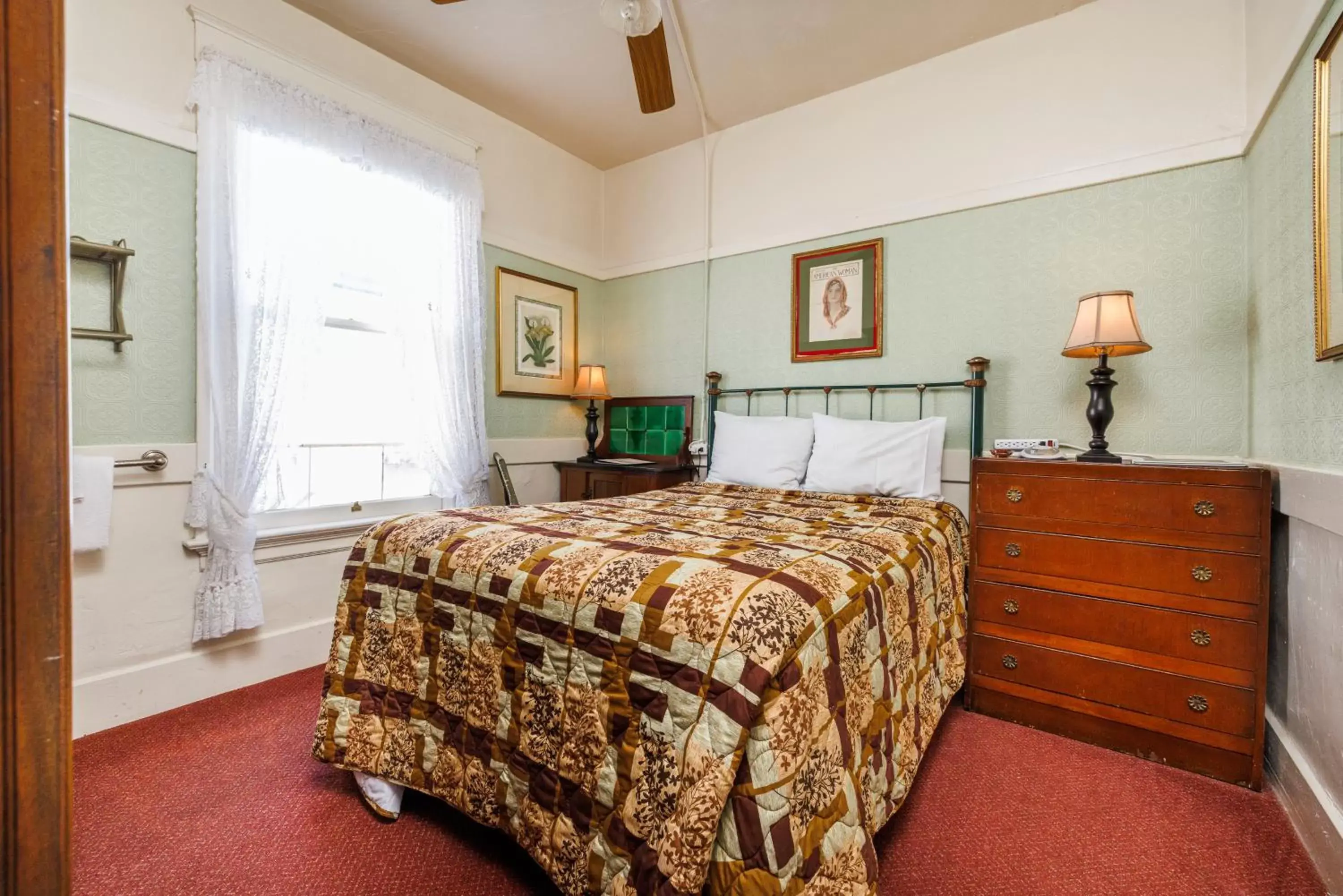 Double Room with Shared Bathroom in San Remo Hotel Double Room with Shared Bathroom in San Remo Hotel