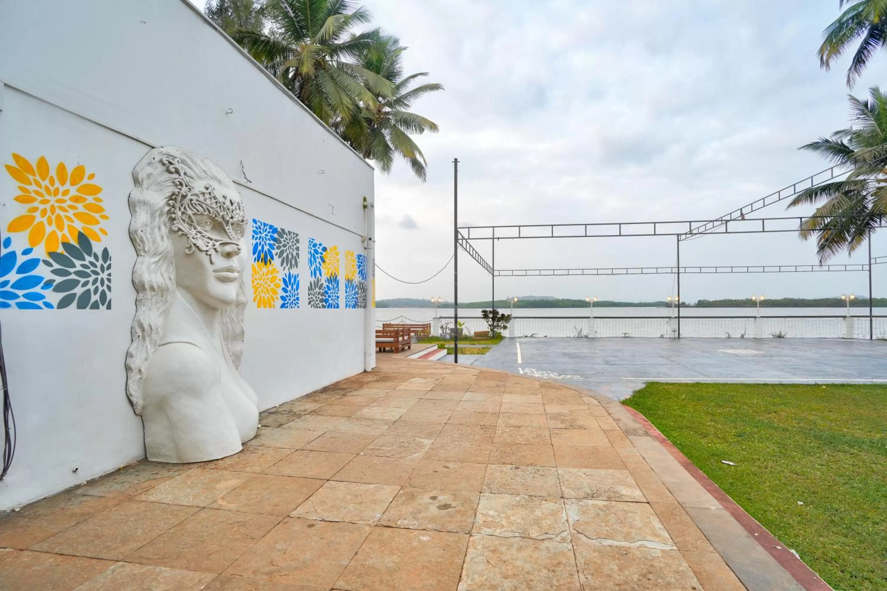 Decorative detail in Blu Missel By The River