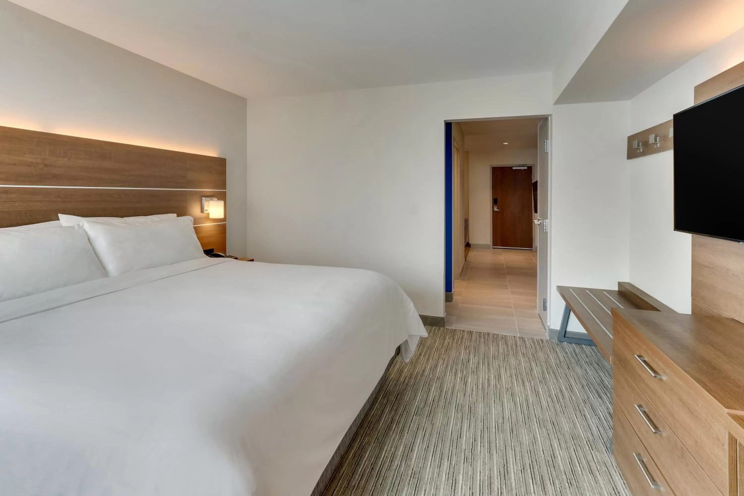 Photo of the whole room, Bed in Holiday Inn Express & Suites - Dawsonville by IHG