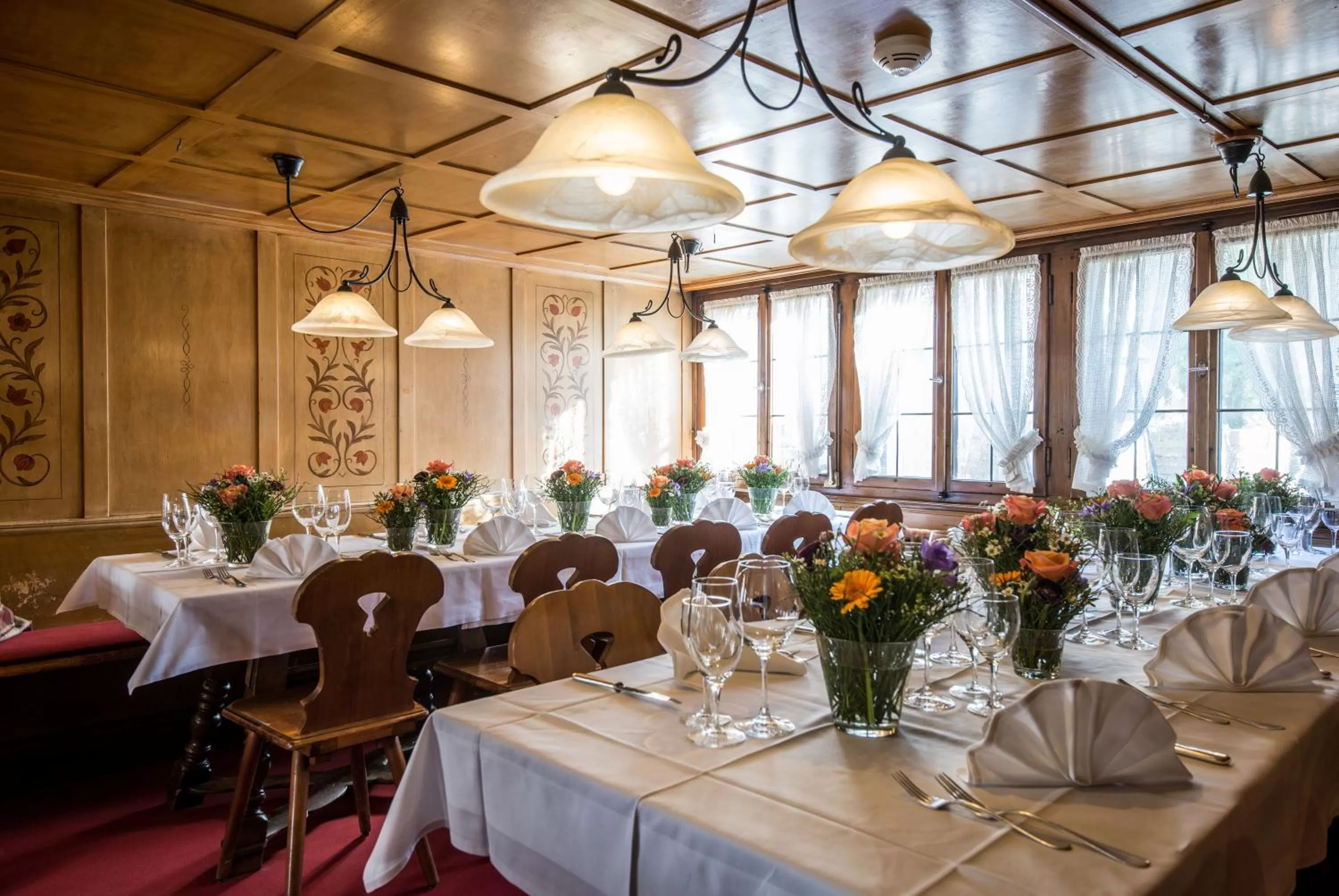 Restaurant/places to eat in Alpenclub