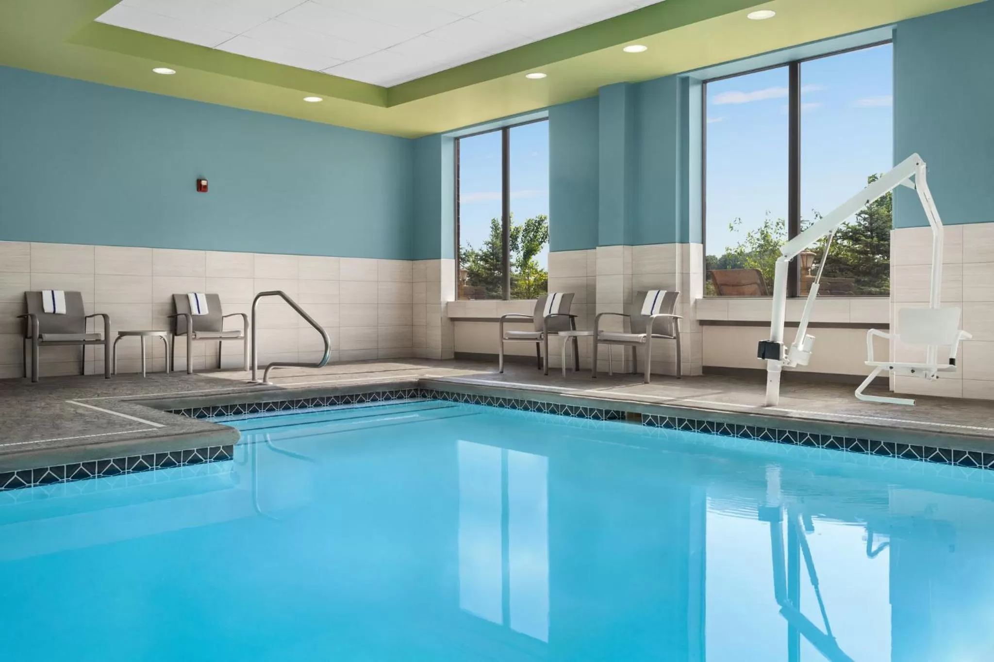 Swimming pool in Holiday Inn Express Hotel and Suites Akron South-Airport Area by IHG