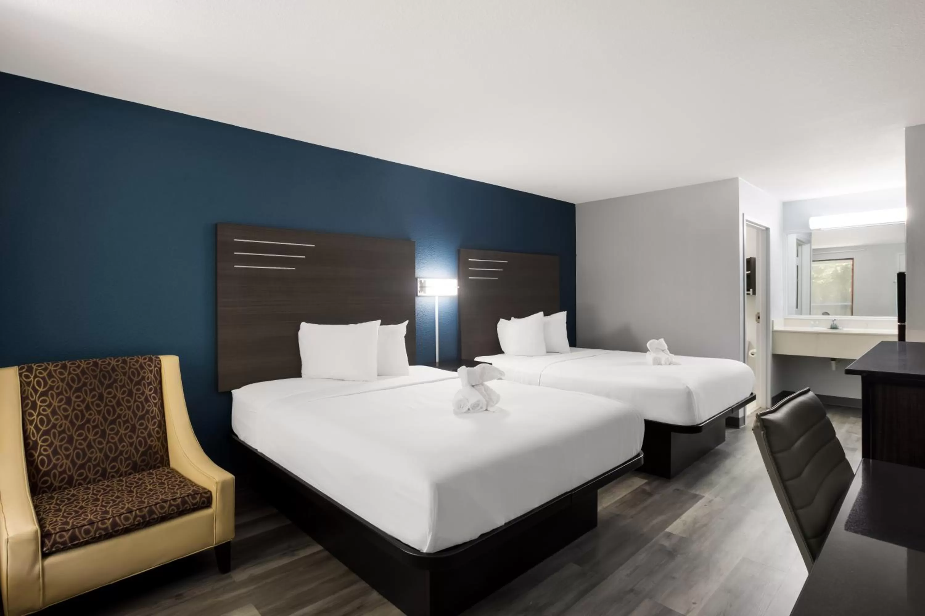 Bed in Suburban Studios Hinesville - Fort Stewart Area