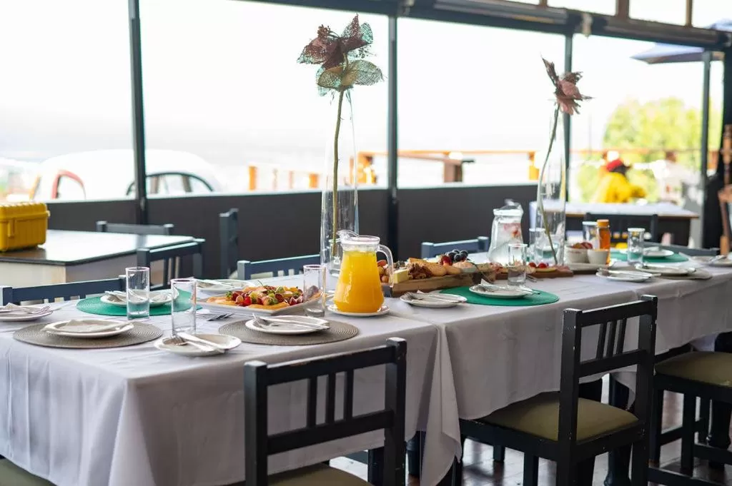 Food and drinks in Issaquena Heights Boutique Hotel