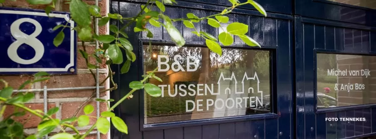 Property building, Property Logo/Sign in Bed&Breakfast Tussen de Poorten