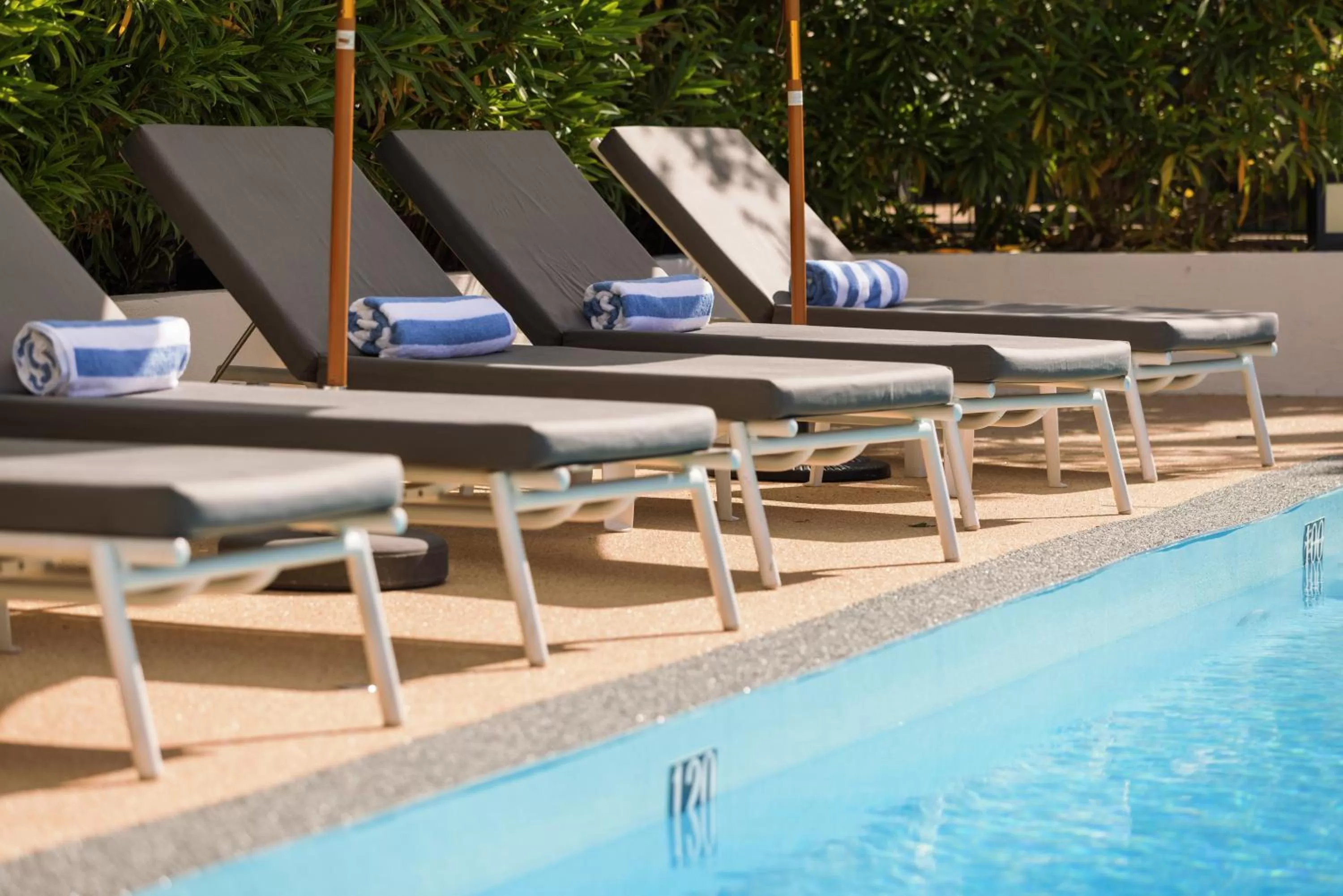 Pool view in Best Western Hôtel des Orangers Cannes