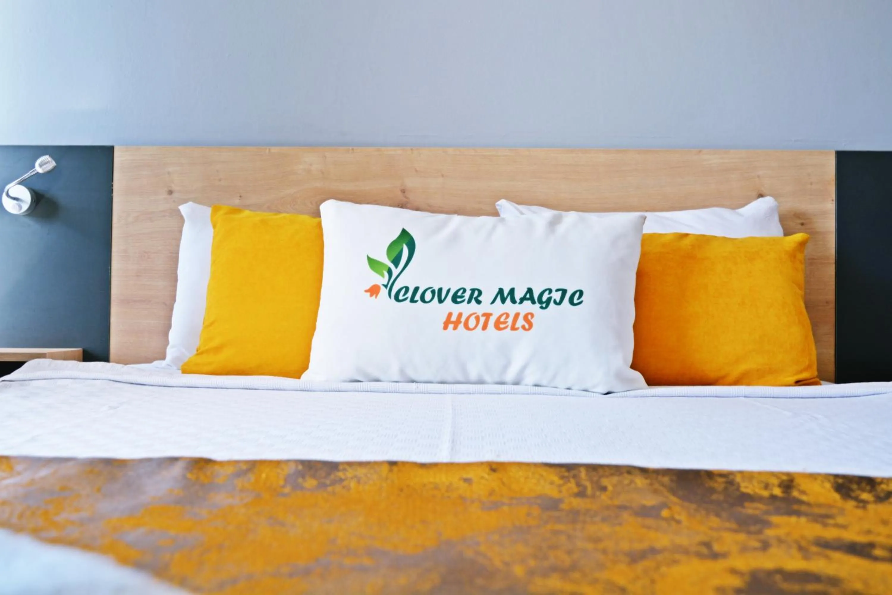 Bed in Clover Magic Park Side Hotel