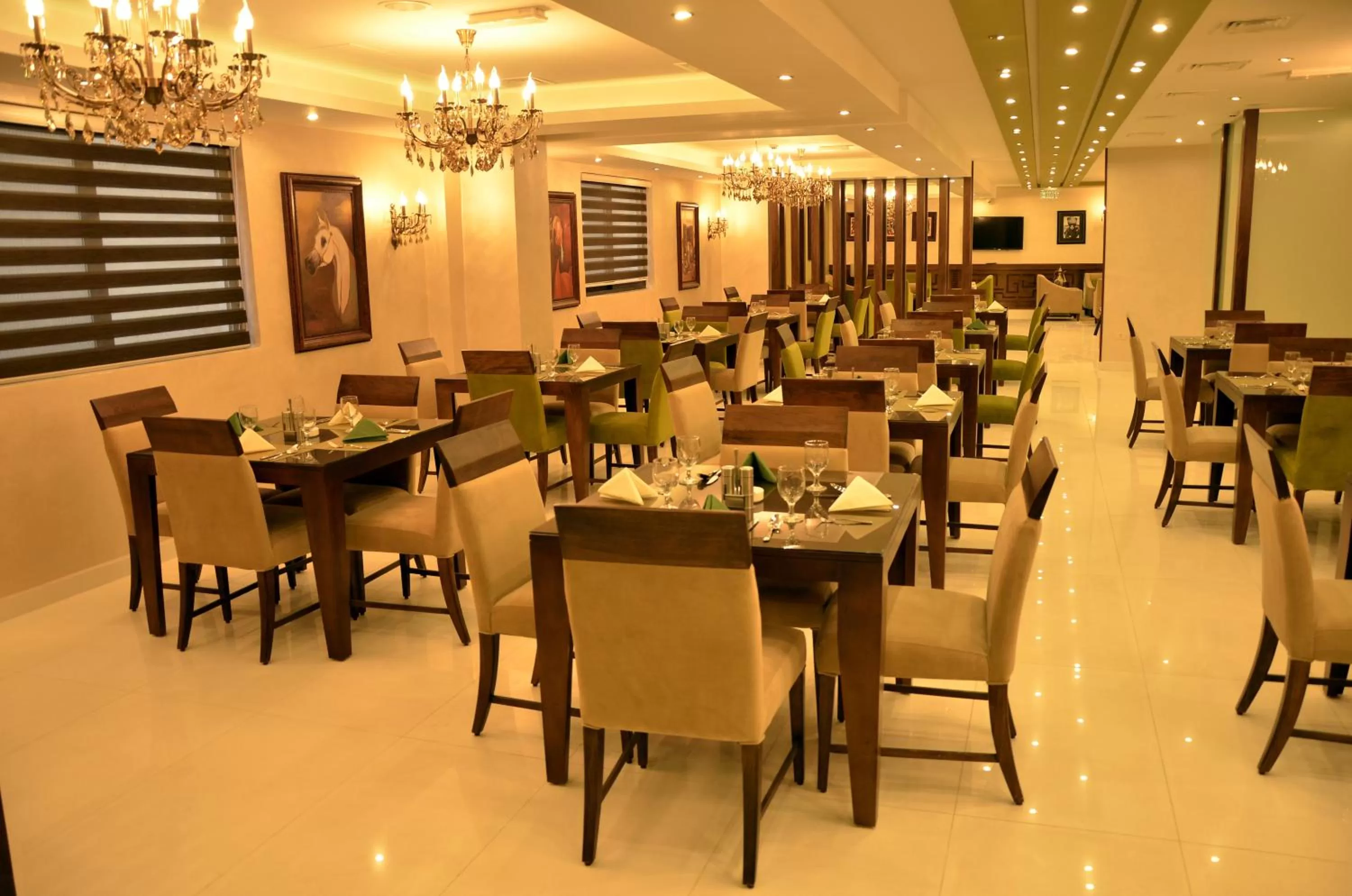 Restaurant/places to eat in City Rose Hotel Suites