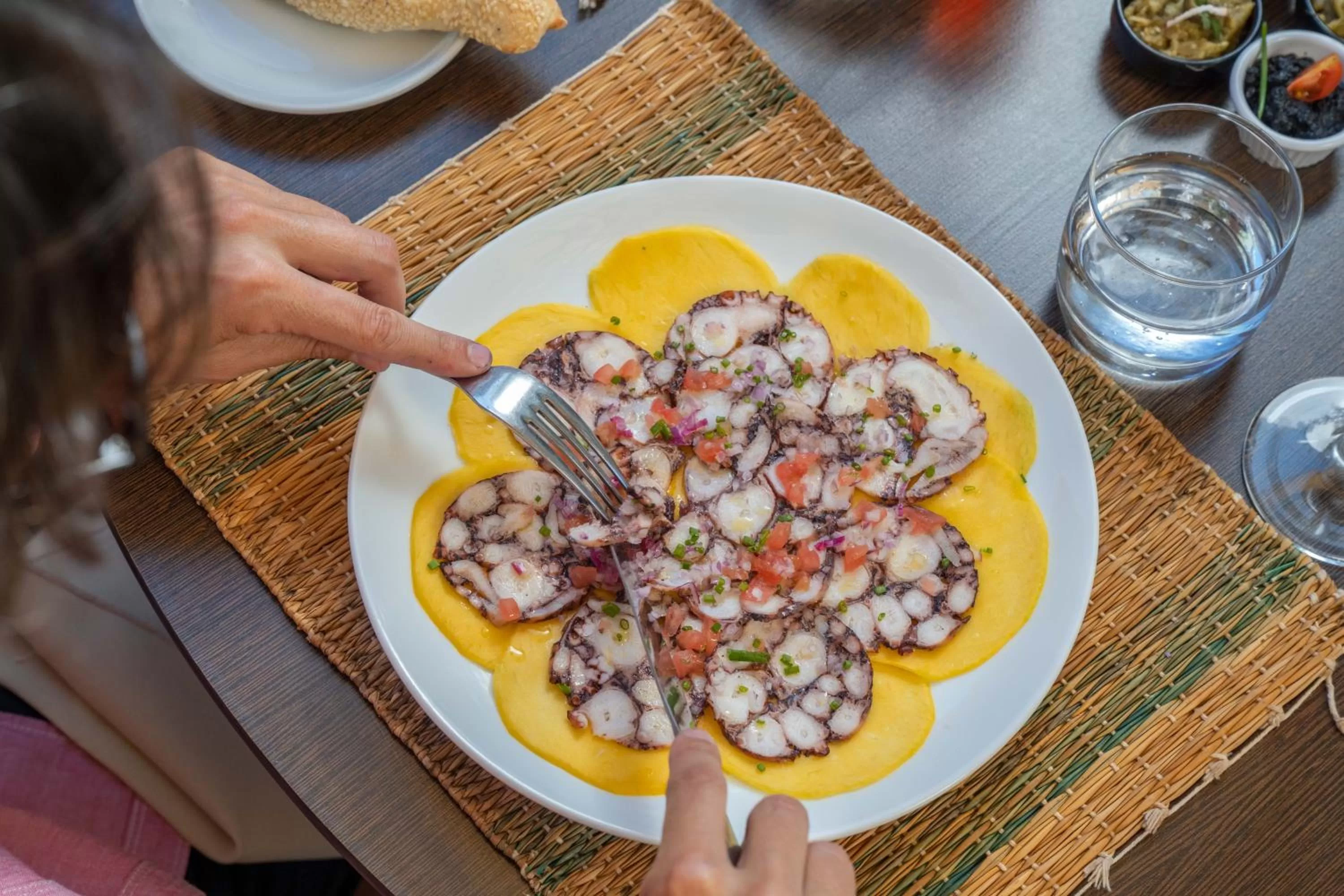 Lunch in Oasis lodges