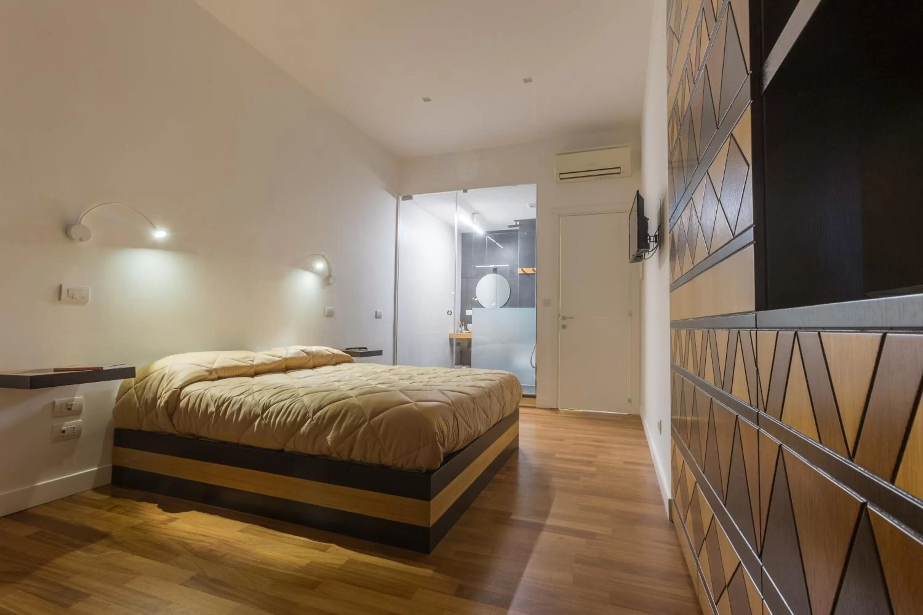 Photo of the whole room, Bed in Soul City - by Pera Rooms Collection