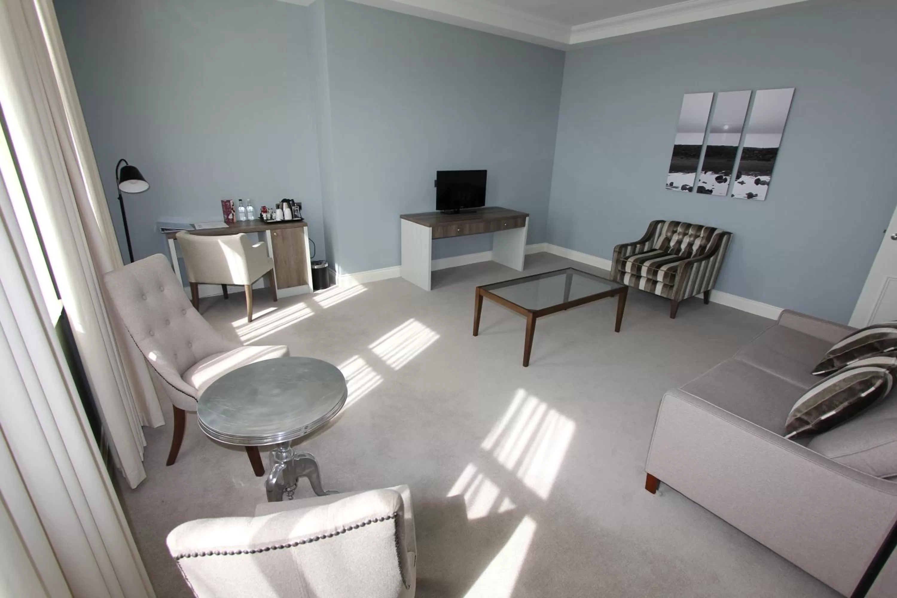 Living room in Yarrow Hotel