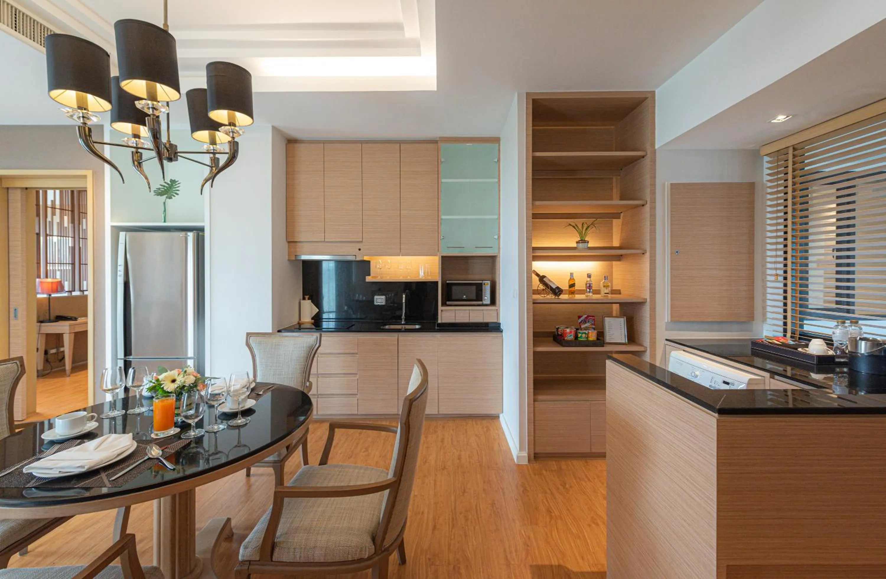 Dining area in Summit Windmill Golf Suite Hotel at Suvarnabhumi