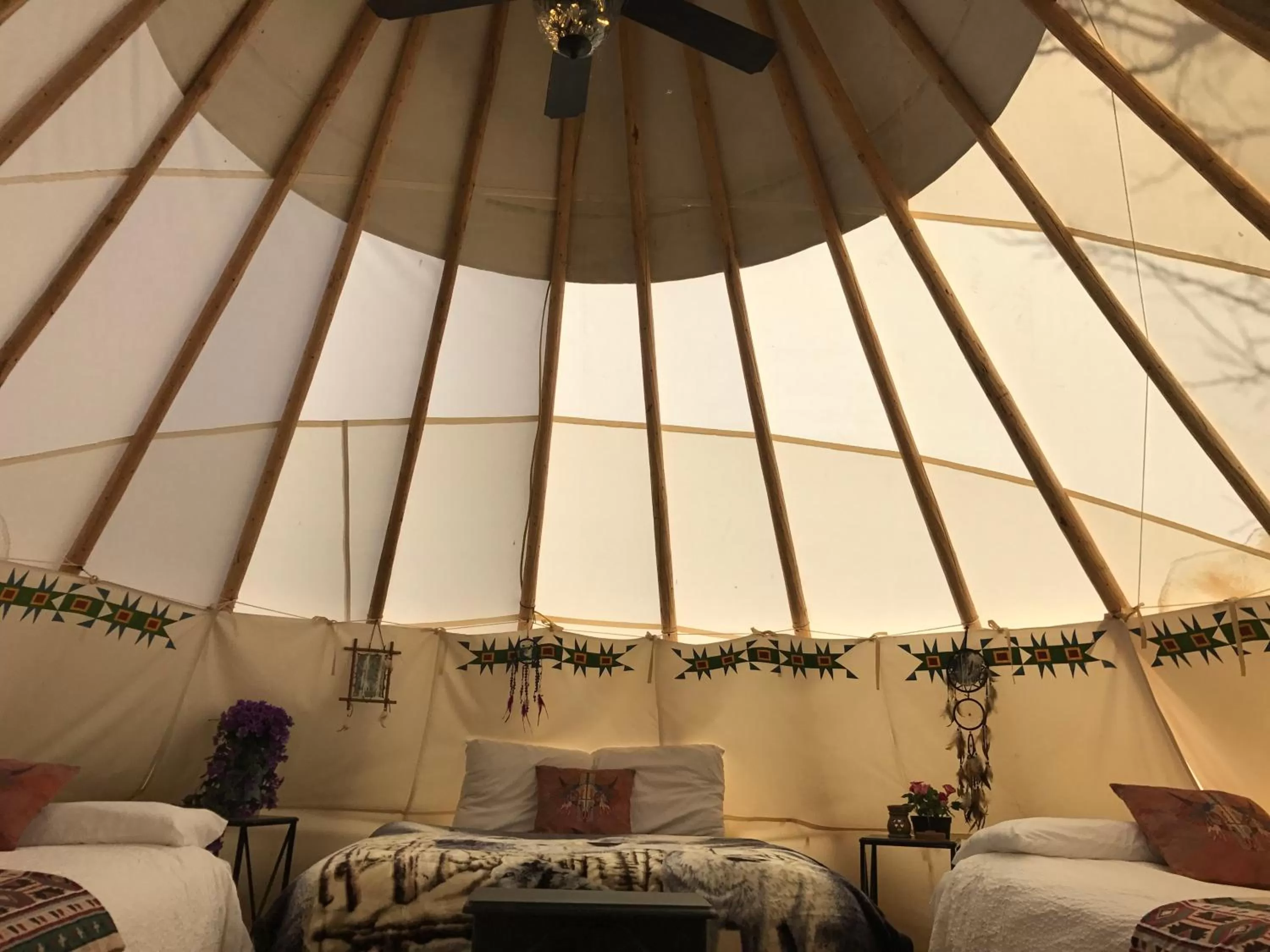 Bed in Olancha RV Park and Motel