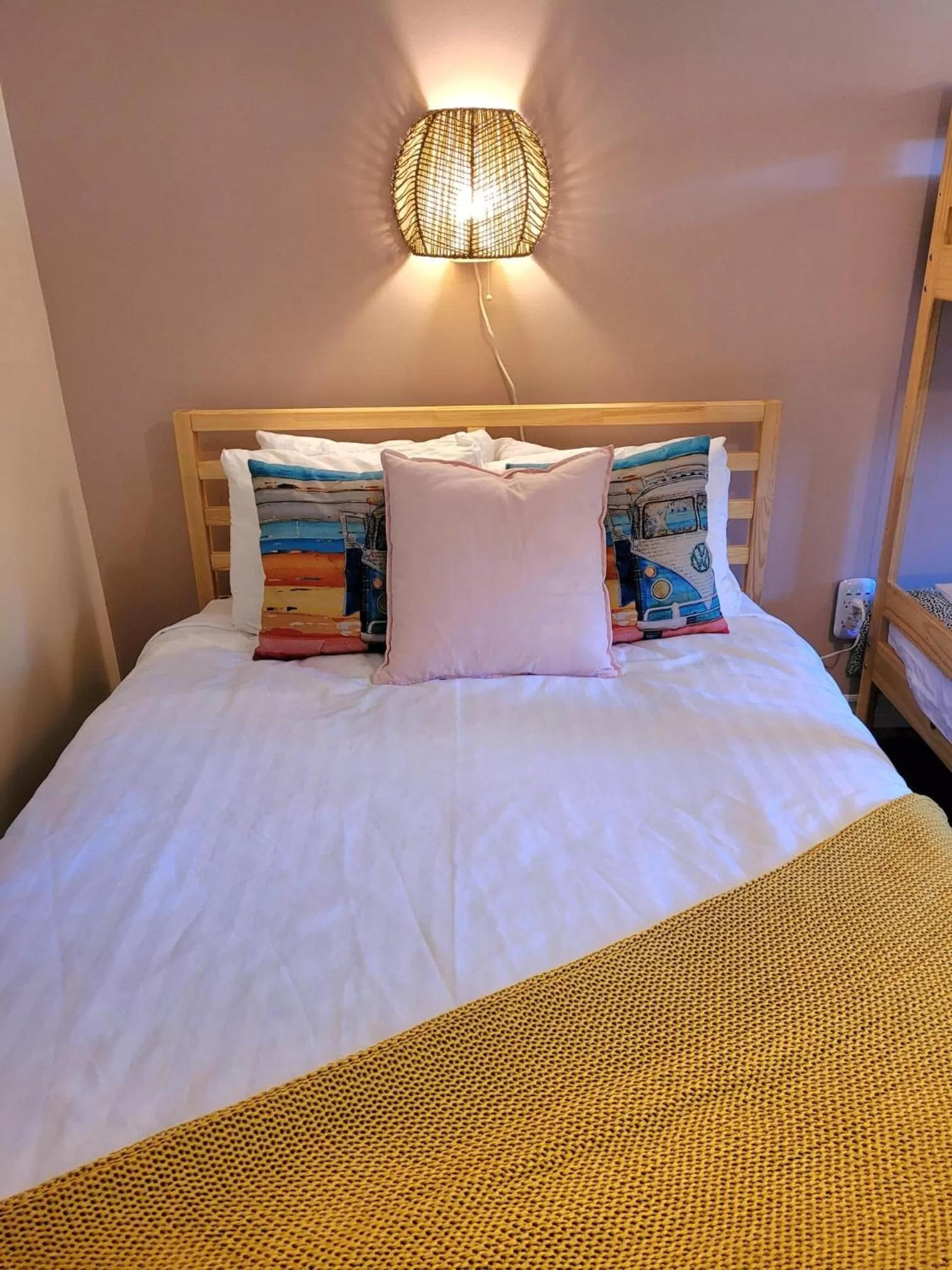 Bed in Motel Abricafé