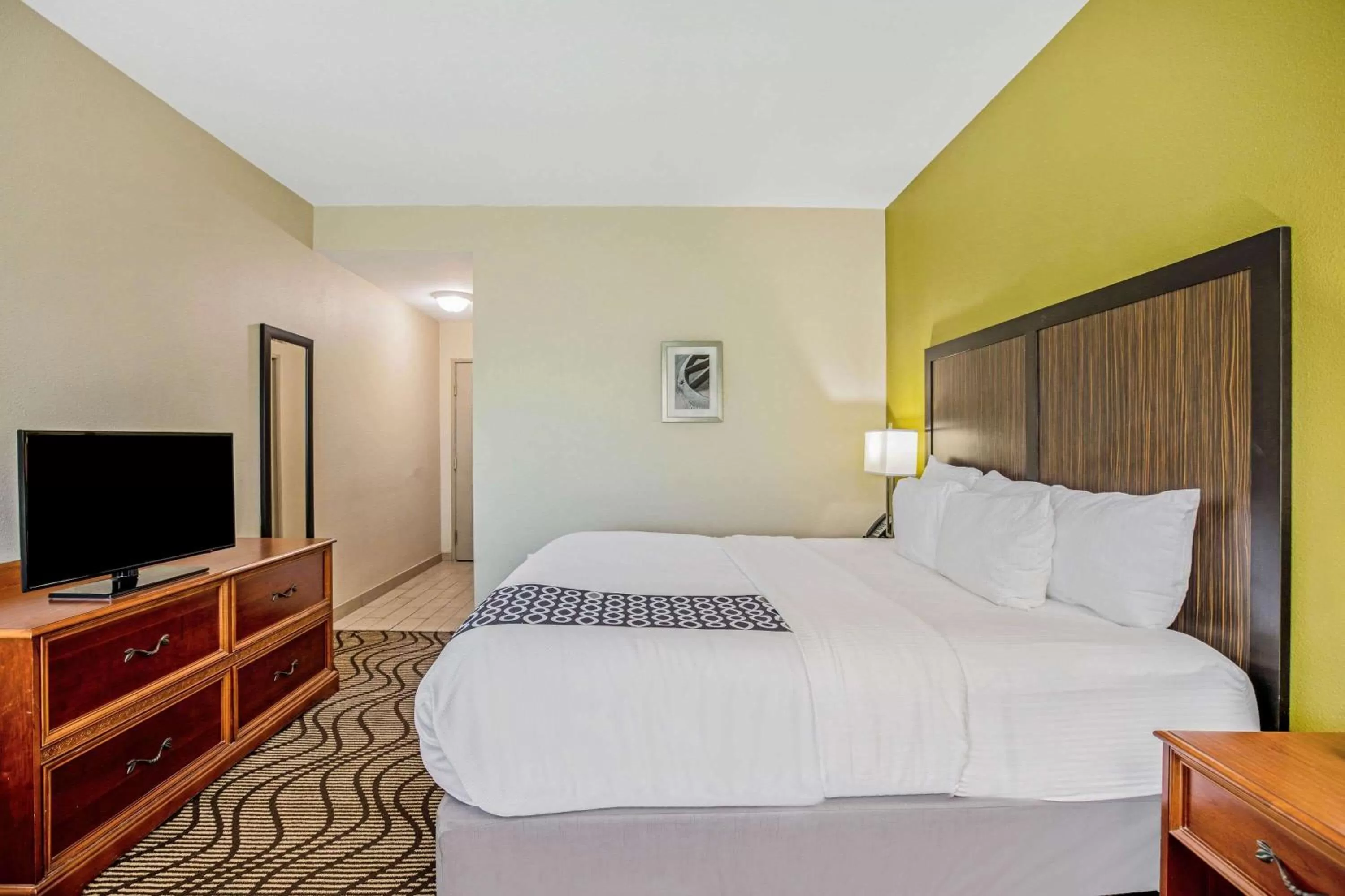 Photo of the whole room in La Quinta by Wyndham Corpus Christi Northwest