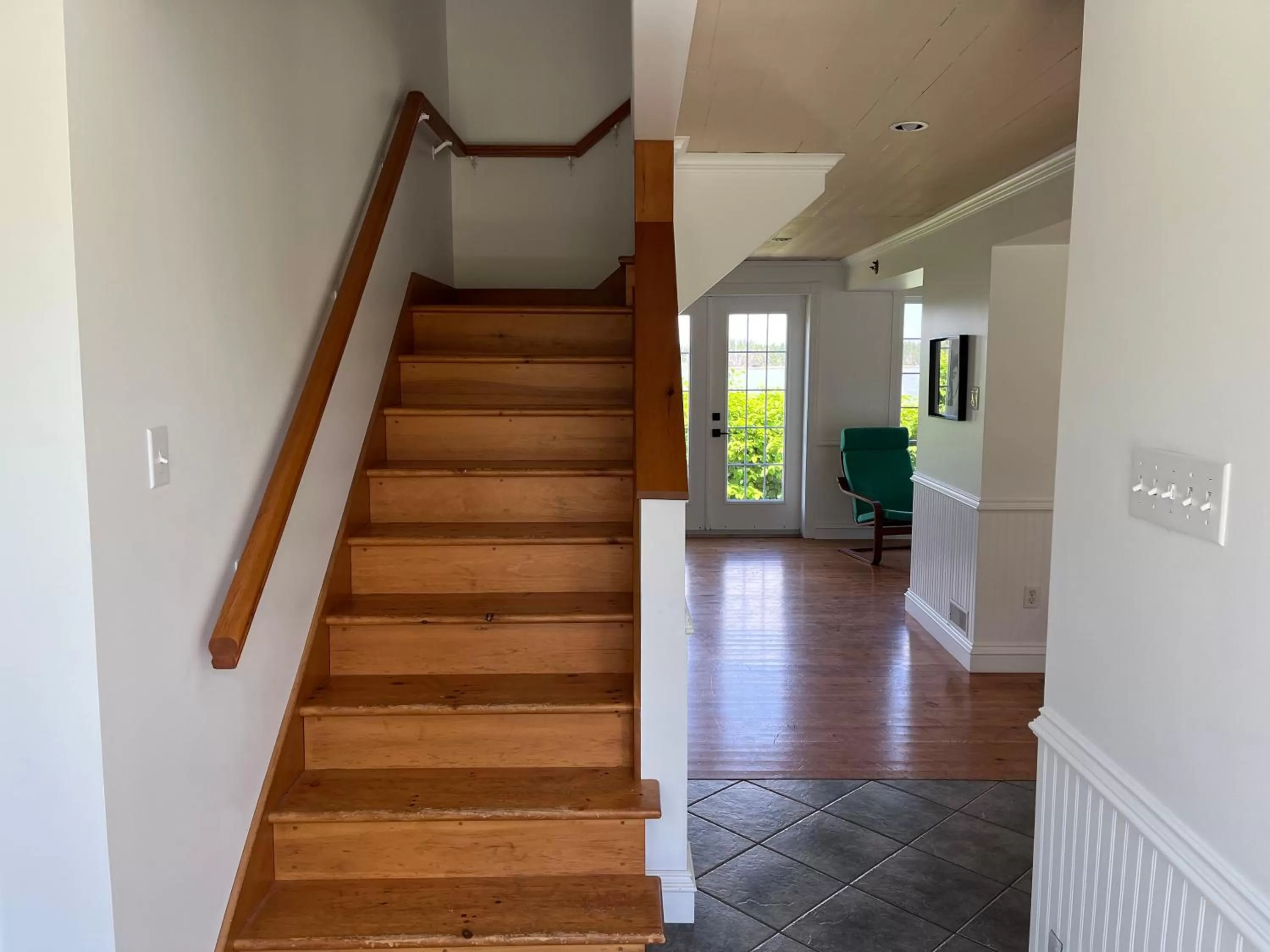 Groundswell Pub & Inn