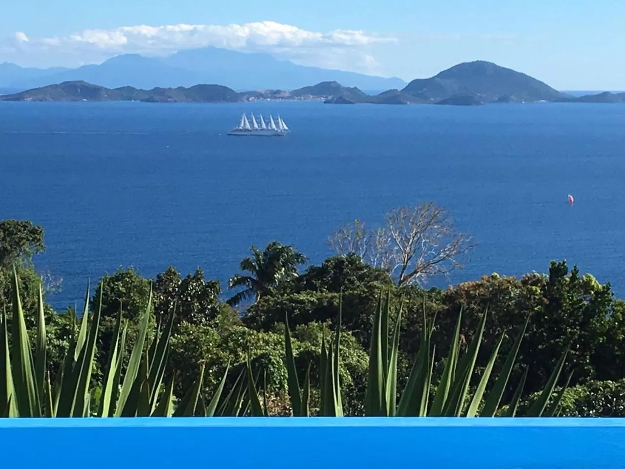 Swimming Pool in Villa Cajou (Chambre d'hôtes chez l'habitant)