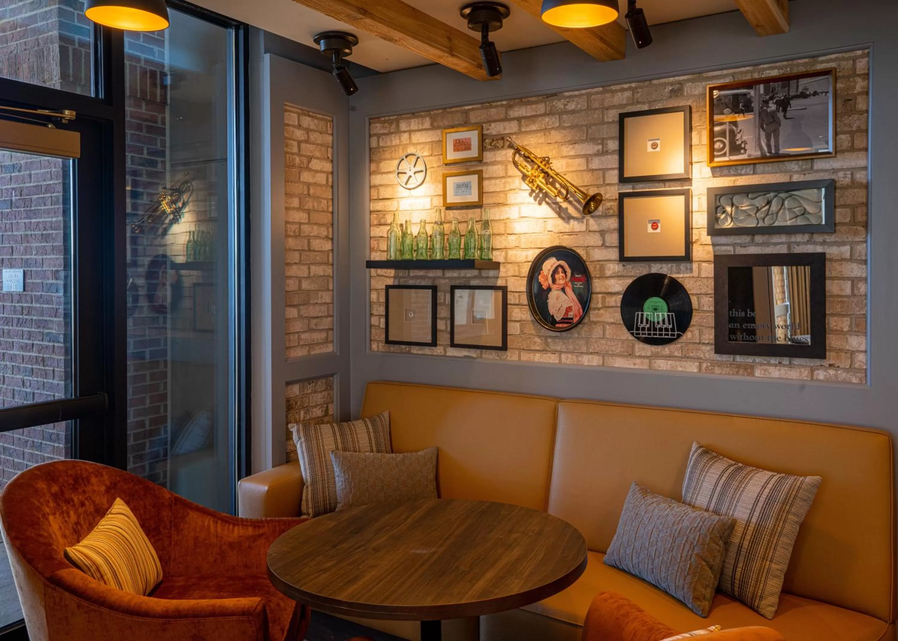 Lounge or bar in Hotel Indigo - Columbus at Riverfront Place by IHG