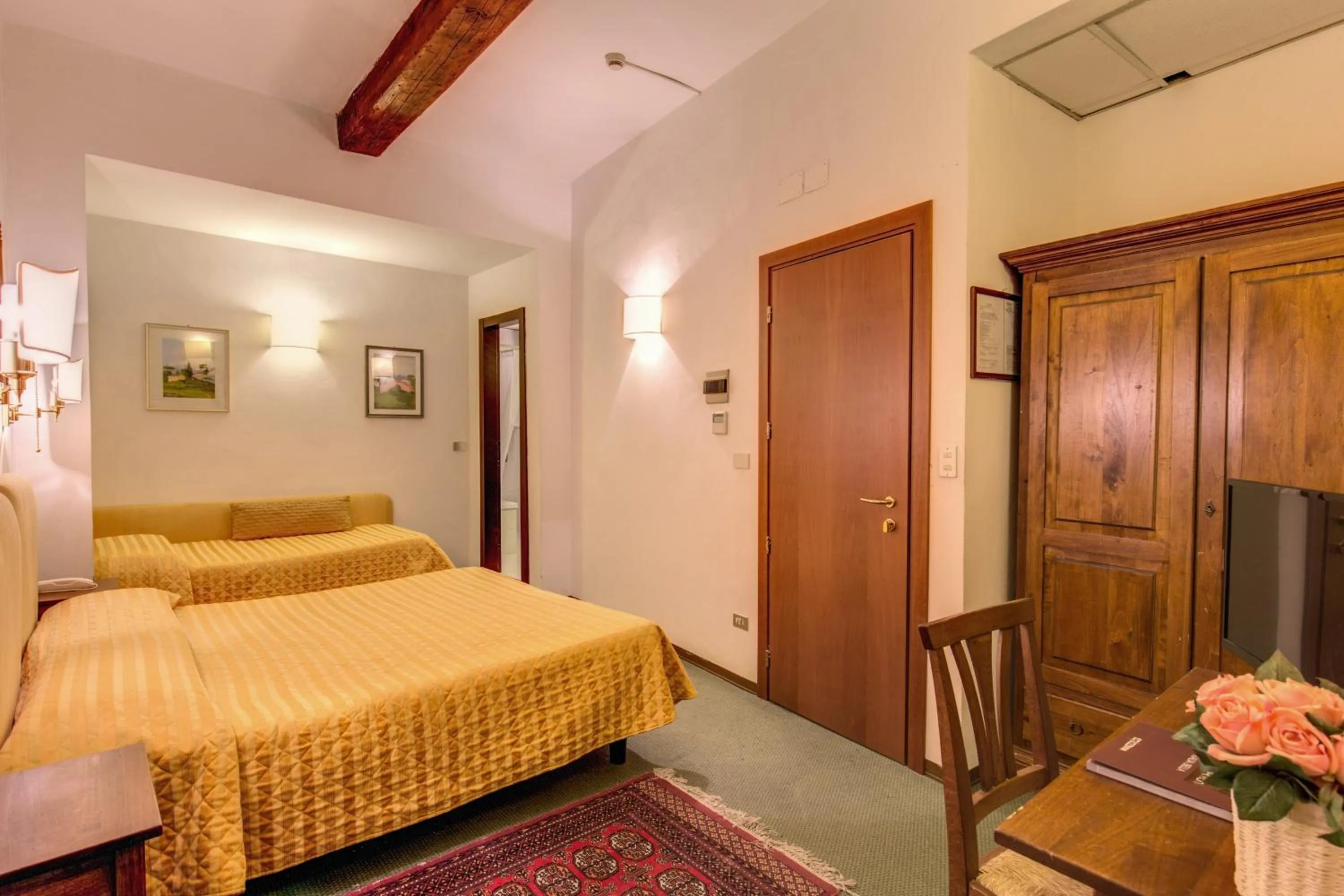 Photo of the whole room, Bed in Hotel Rex