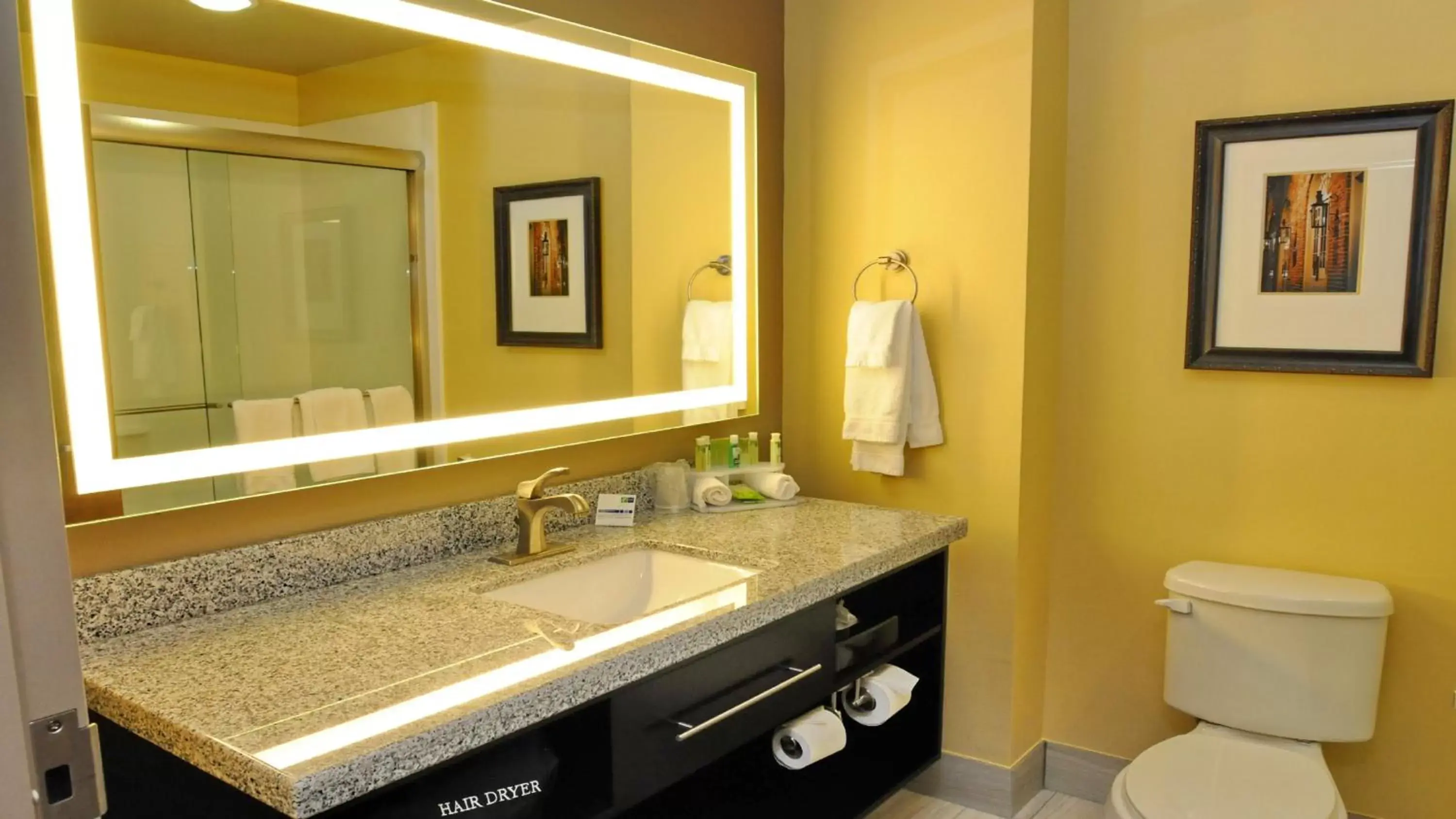 Standard Queen Room with Two Queen Beds - Communications Accessible in Holiday Inn Express Covington-Madisonville by IHG Standard Queen Room with Two Queen Beds - Communications Accessible in Holiday Inn Express Covington-Madisonville by IHG