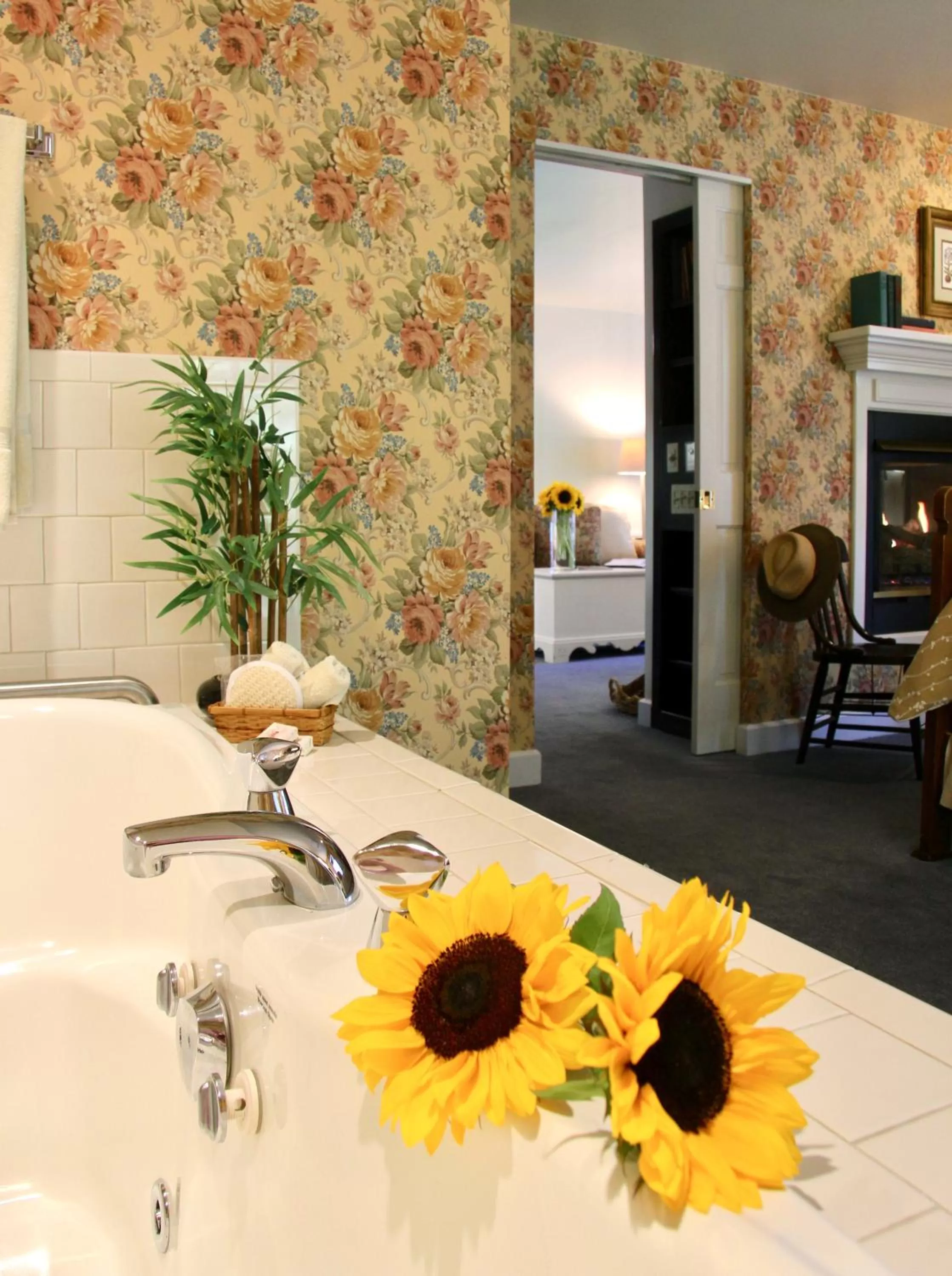 Bath in Eagle Harbor Inn