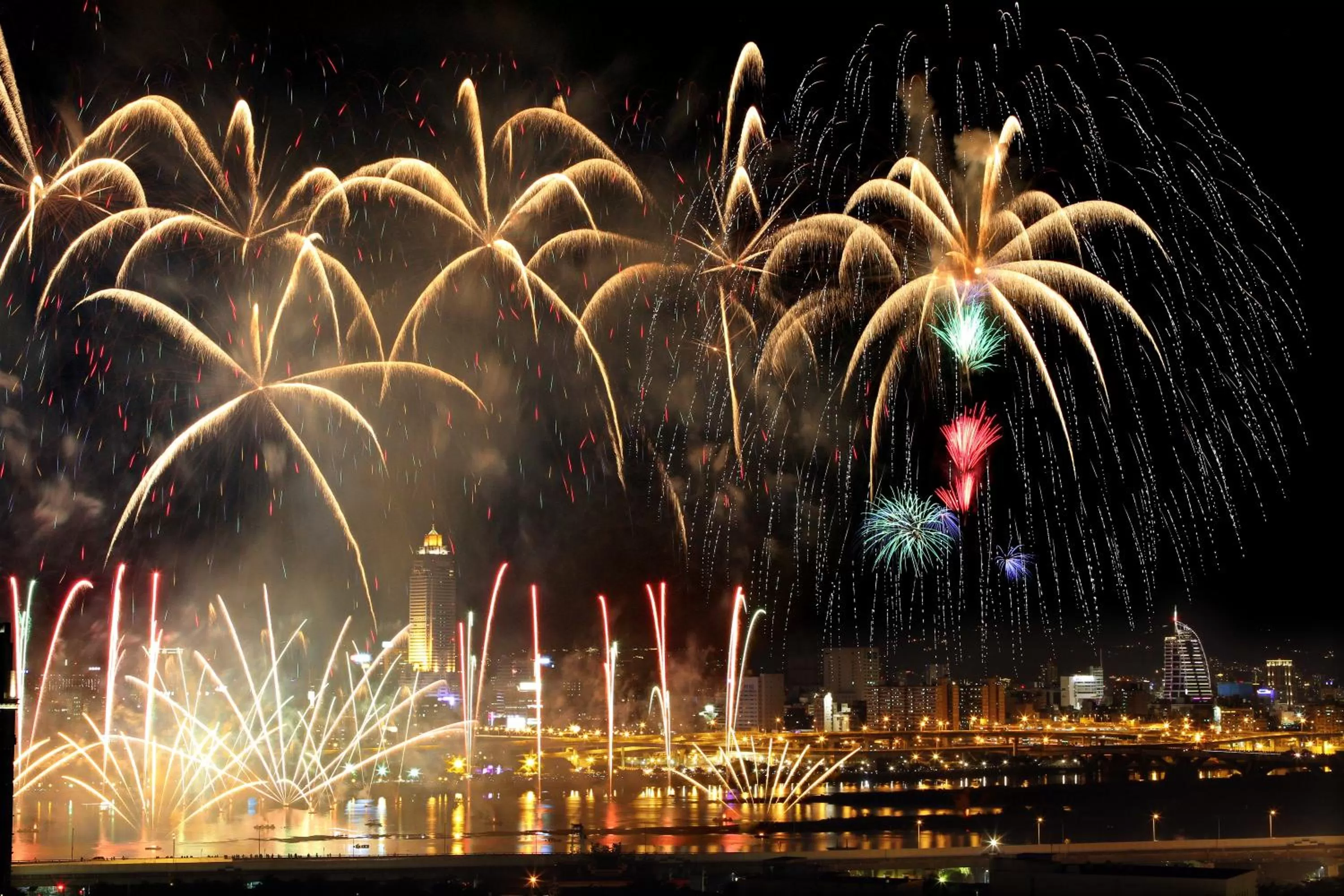 Night in Wemeet Hotel Taipei