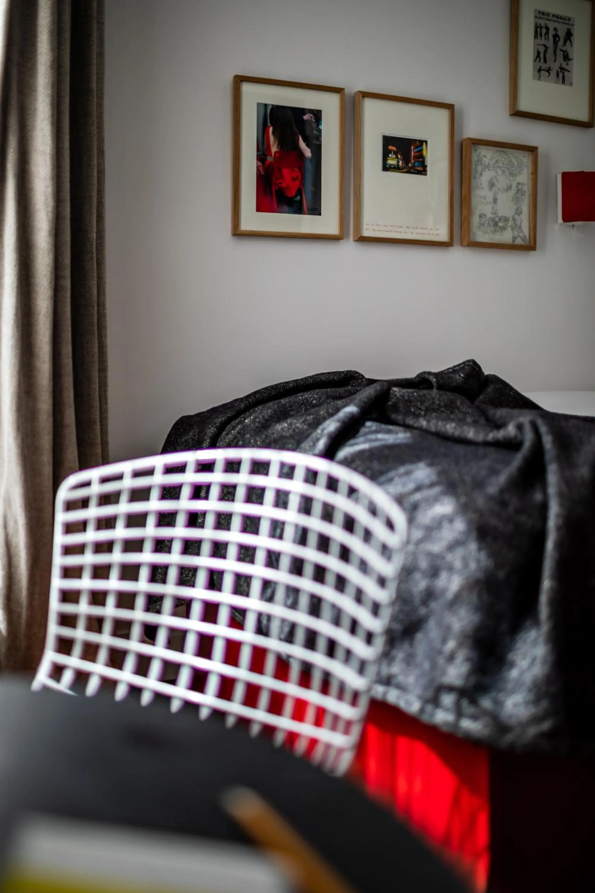 Seating area, Bed in Le Pigalle, a Member of Design Hotels