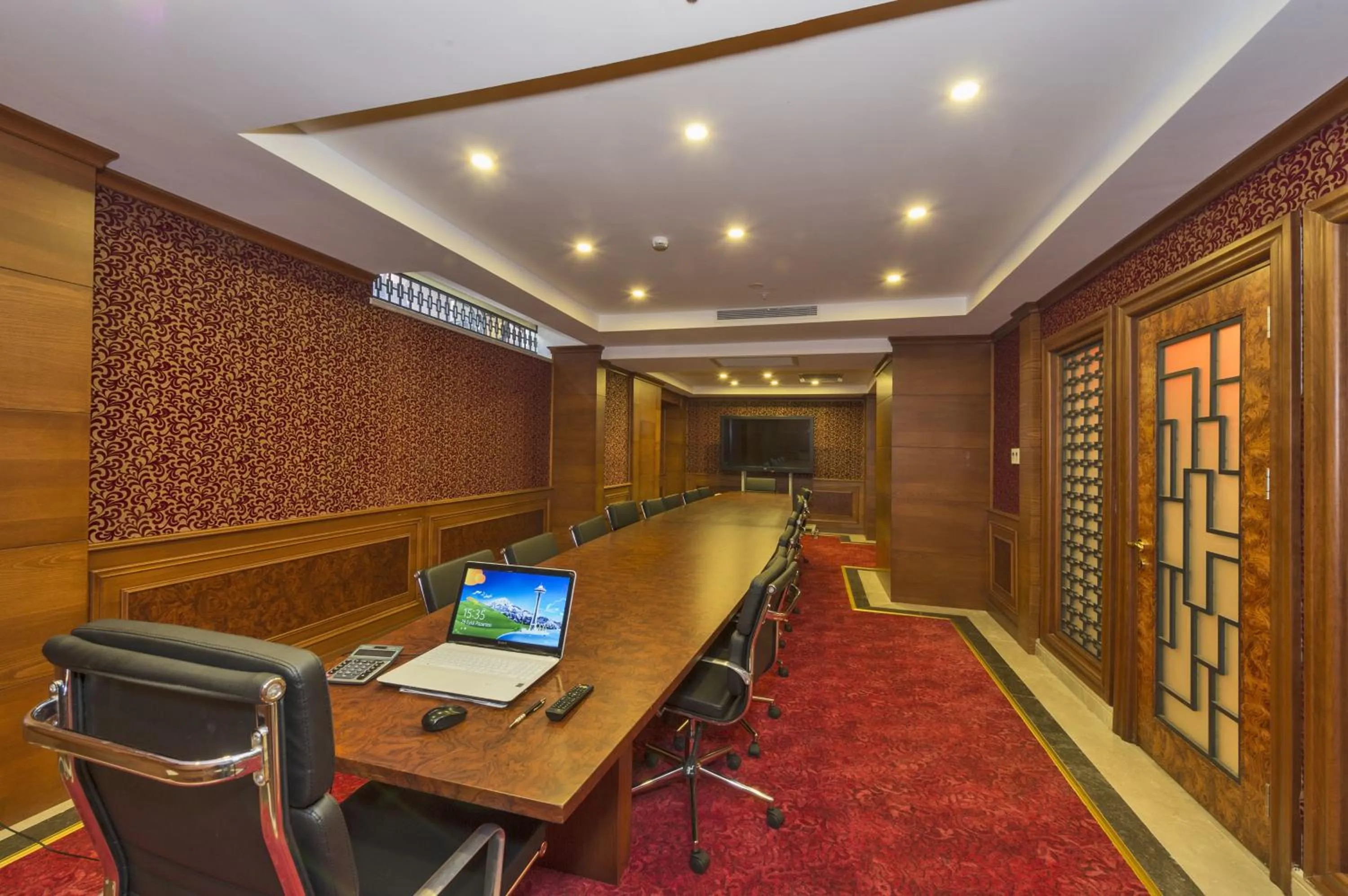 Business facilities in Glorious Hotel