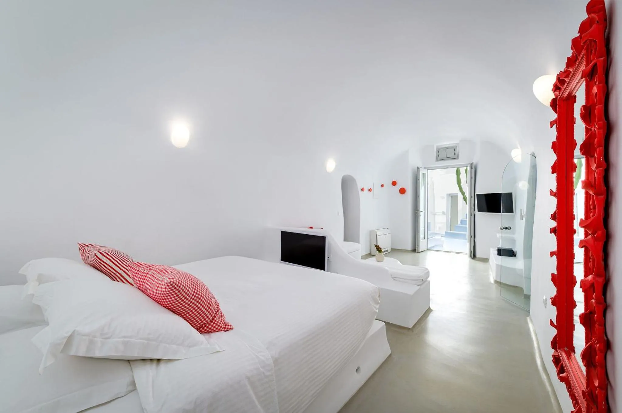 TV and multimedia, Bed in Trieris Villa & Suites