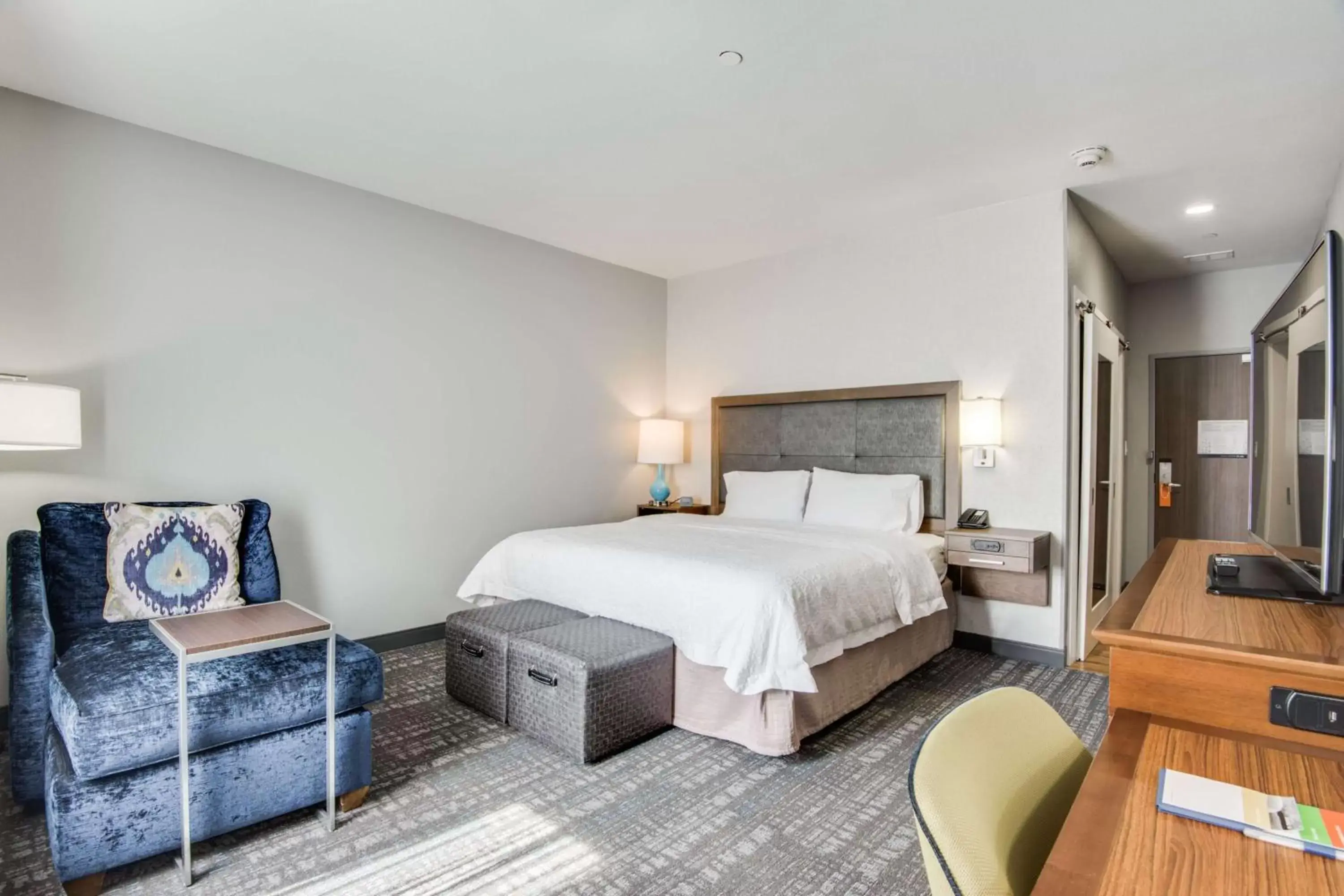 King Room with Roll-In Shower - Mobility and Hearing Access/Non-Smoking in Hampton Inn & Suites Dallas/Ft. Worth Airport South King Room with Roll-In Shower - Mobility and Hearing Access/Non-Smoking in Hampton Inn & Suites Dallas/Ft. Worth Airport South