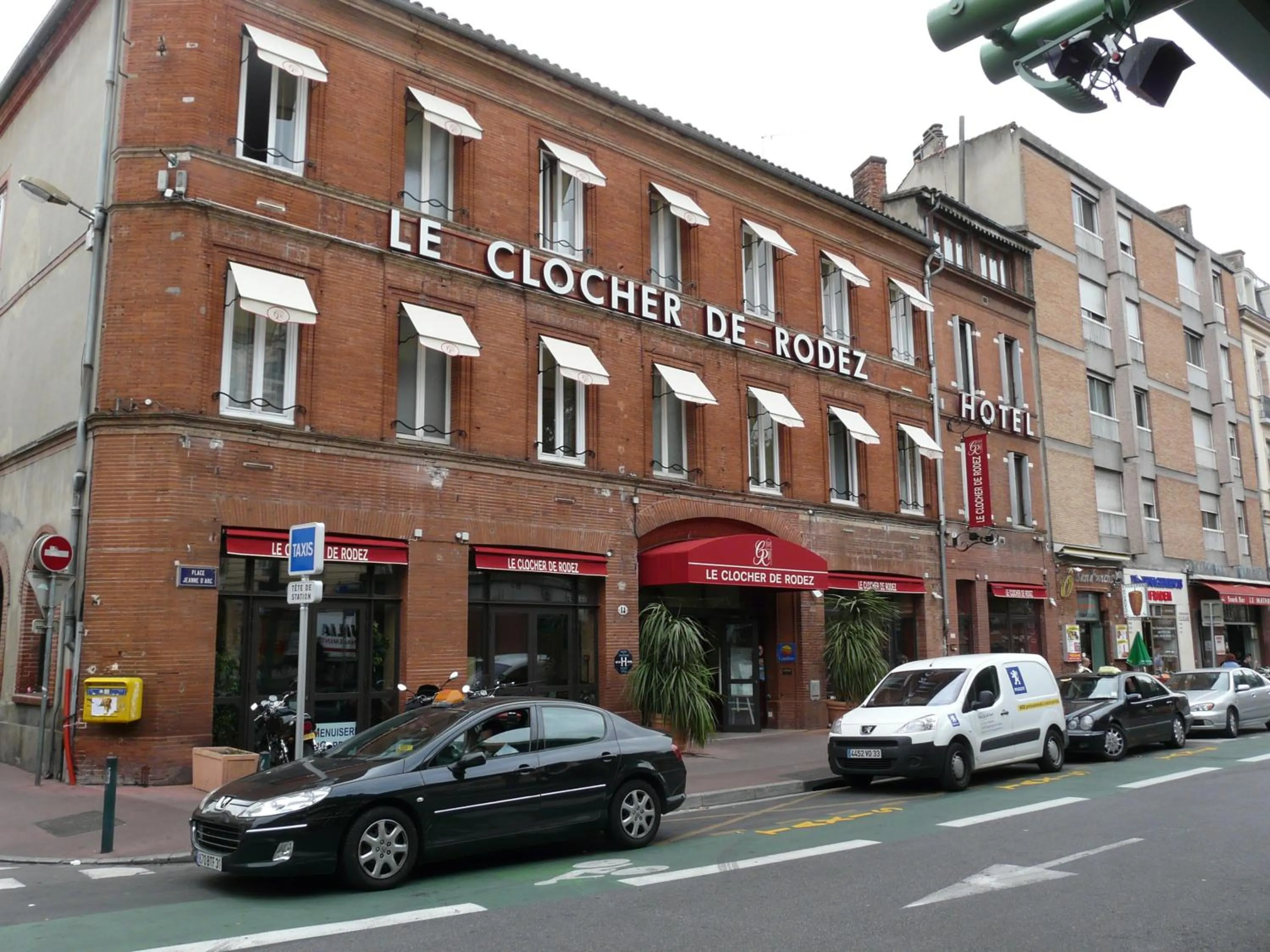 Facade/entrance in Le Clocher de Rodez Centre Gare