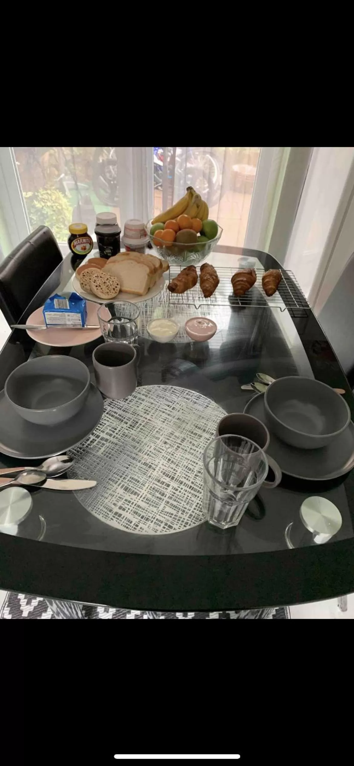 Food in Home from home, close to Redditch hospital & transport links