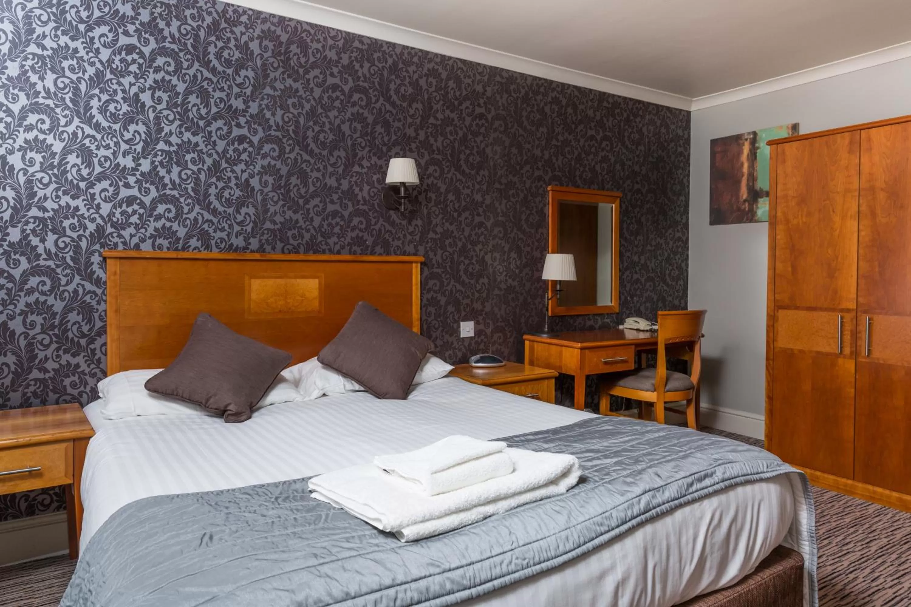 Bedroom, Bed in The Dog & Bear Hotel