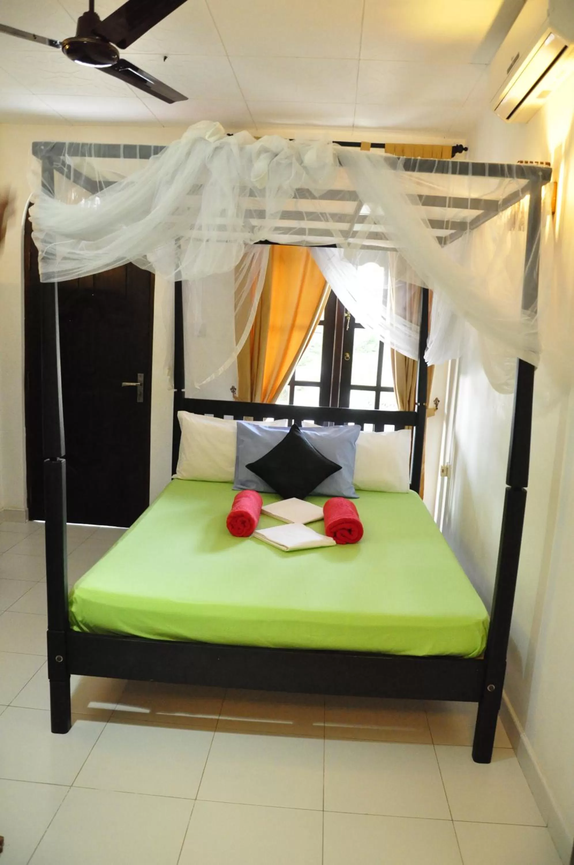 Bed in Bon Accord Mirissa