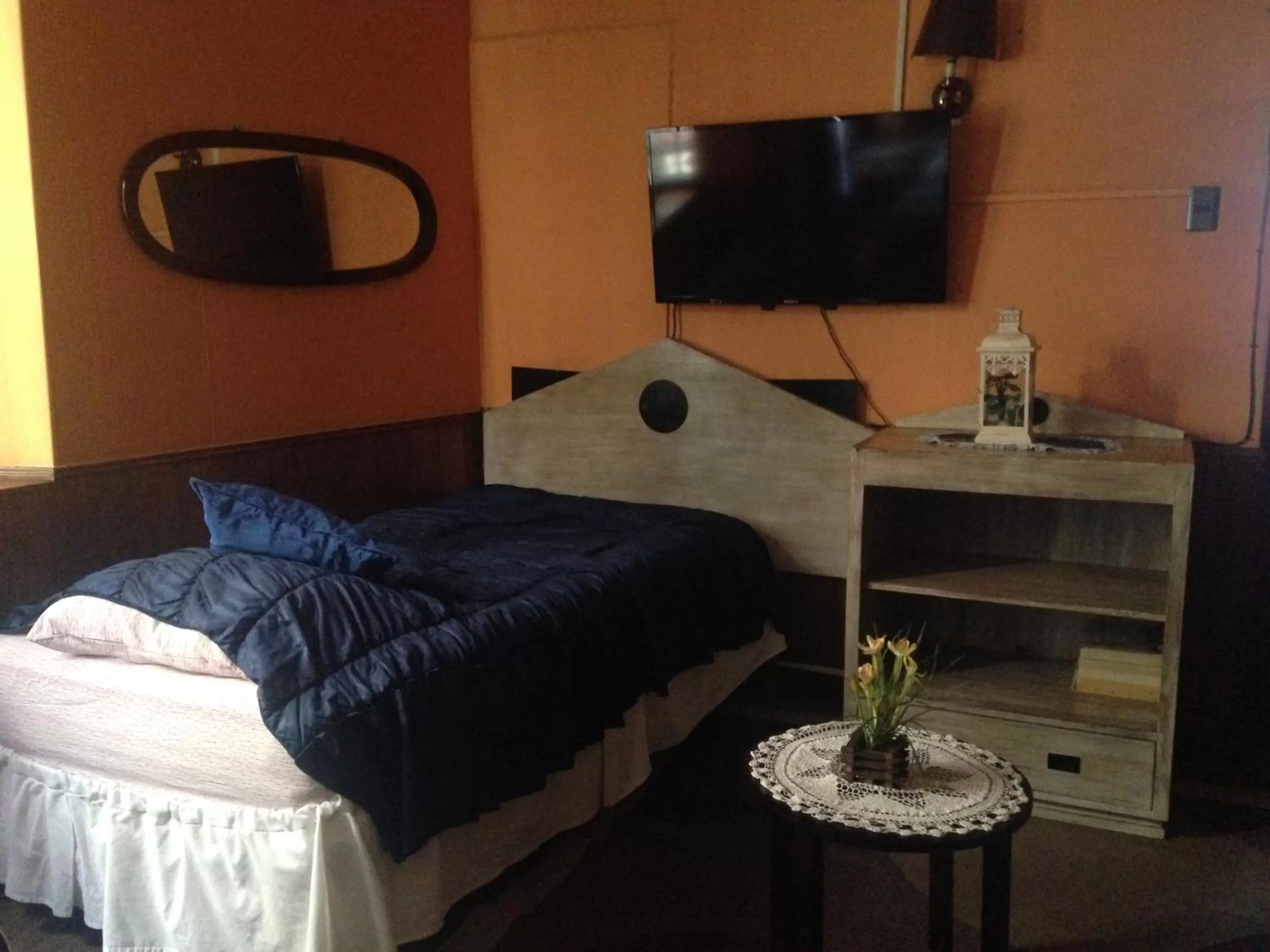 Bedroom, TV/Entertainment Center in Hotel La Castellana