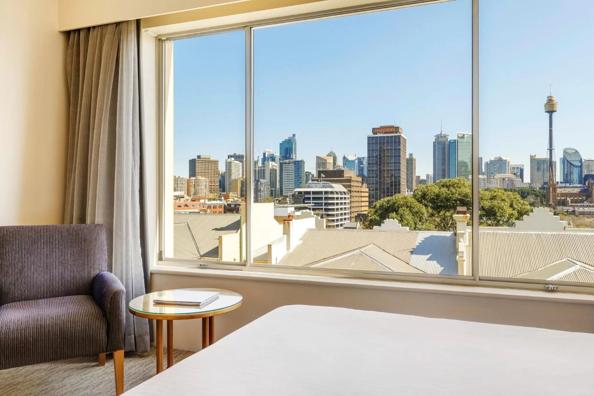 Photo of the whole room, Bed in Holiday Inn Sydney Potts Point