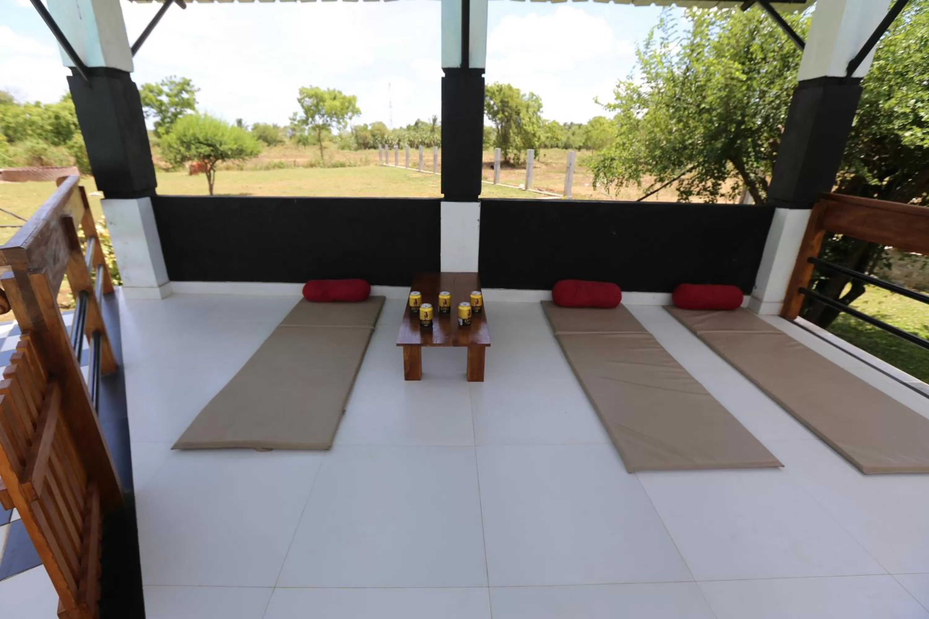 Lounge or bar in Eco Hotel Black & White - Anuradhapura