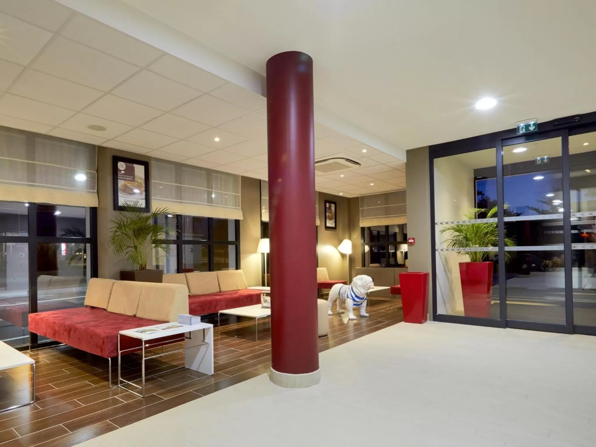 Lobby or reception in Campanile Bordeaux Ouest - Mérignac Aéroport