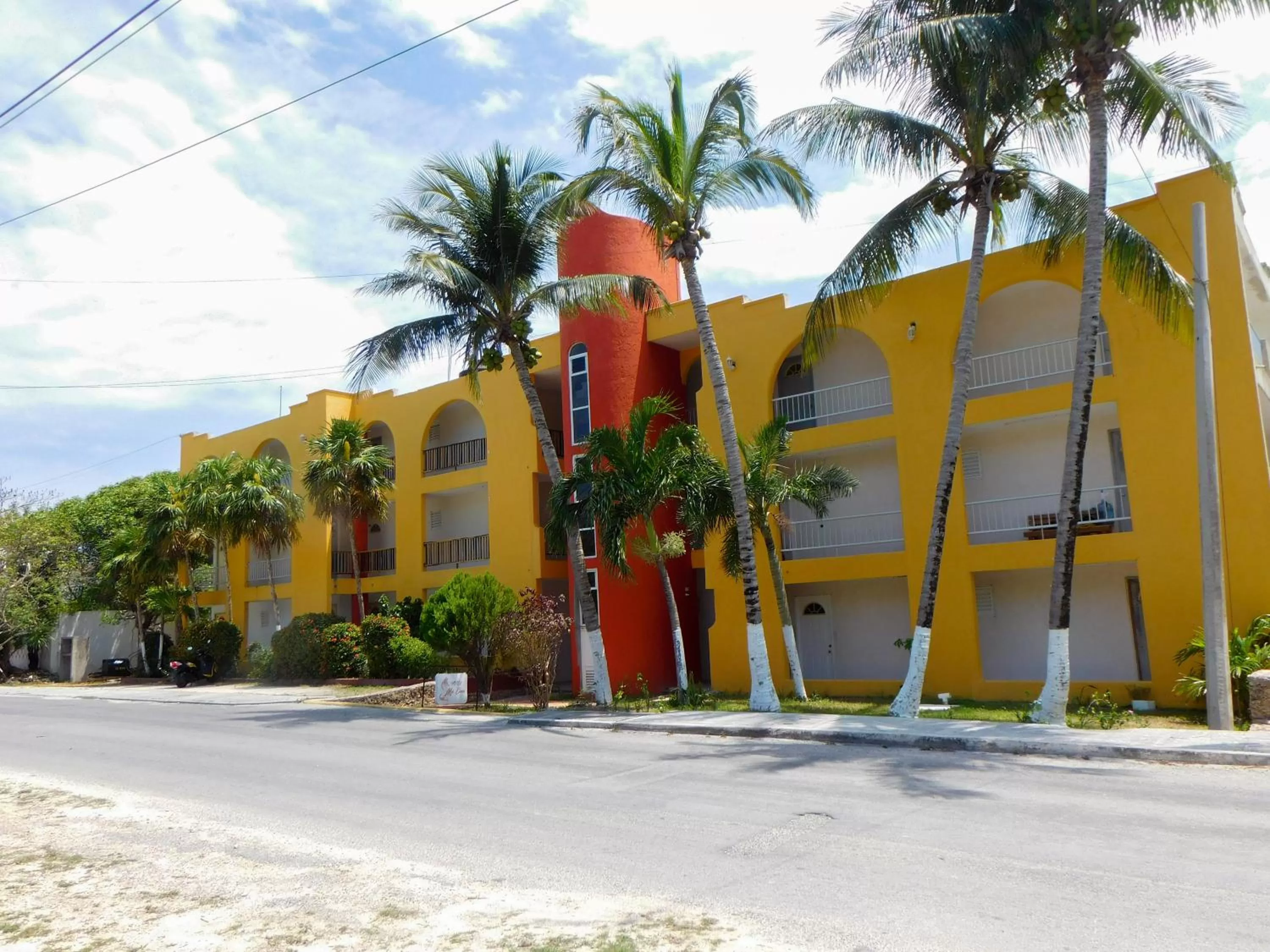 Property Building in Hotel Ma Elena