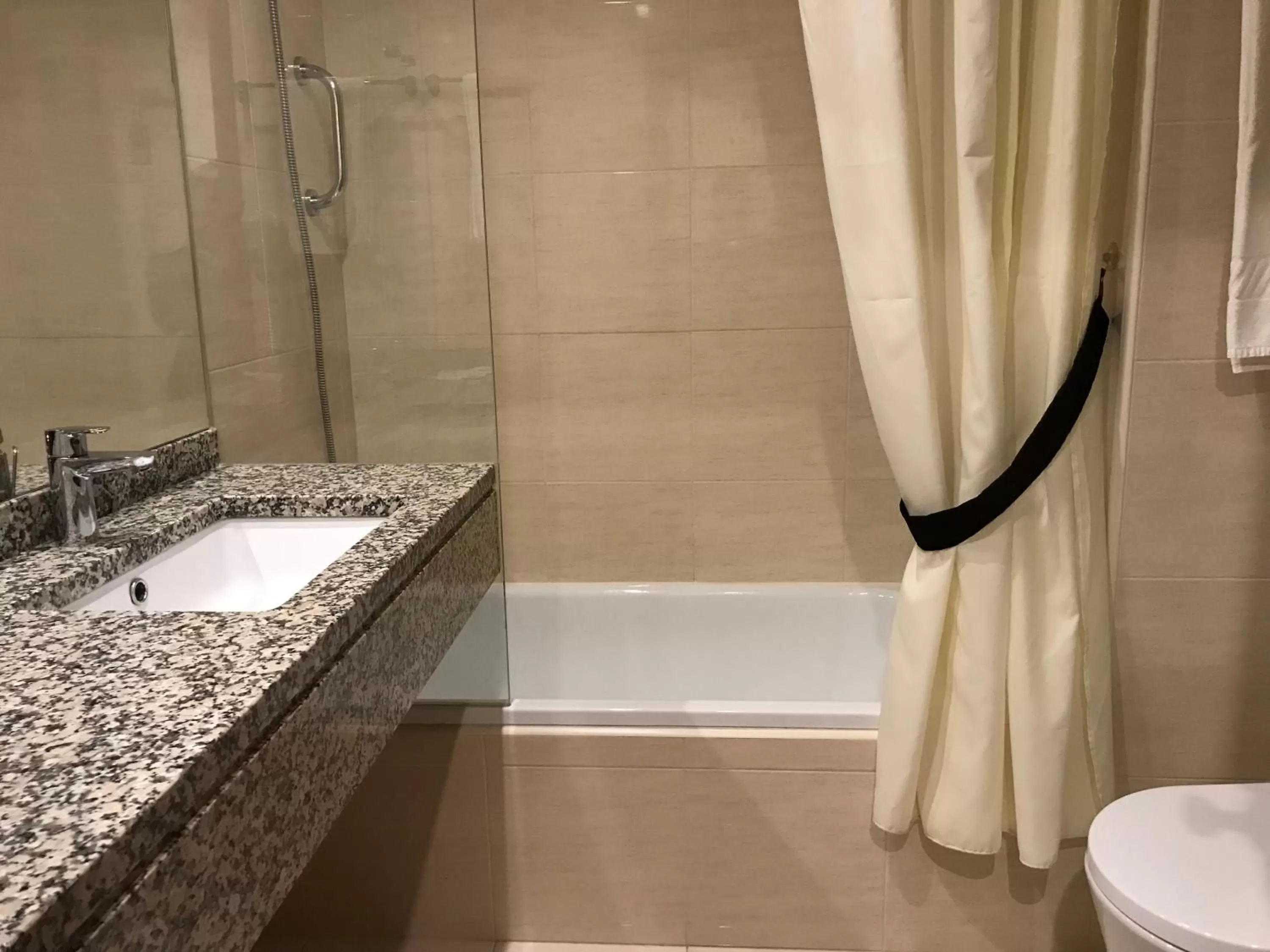 Toilet in Hotel Aleluia