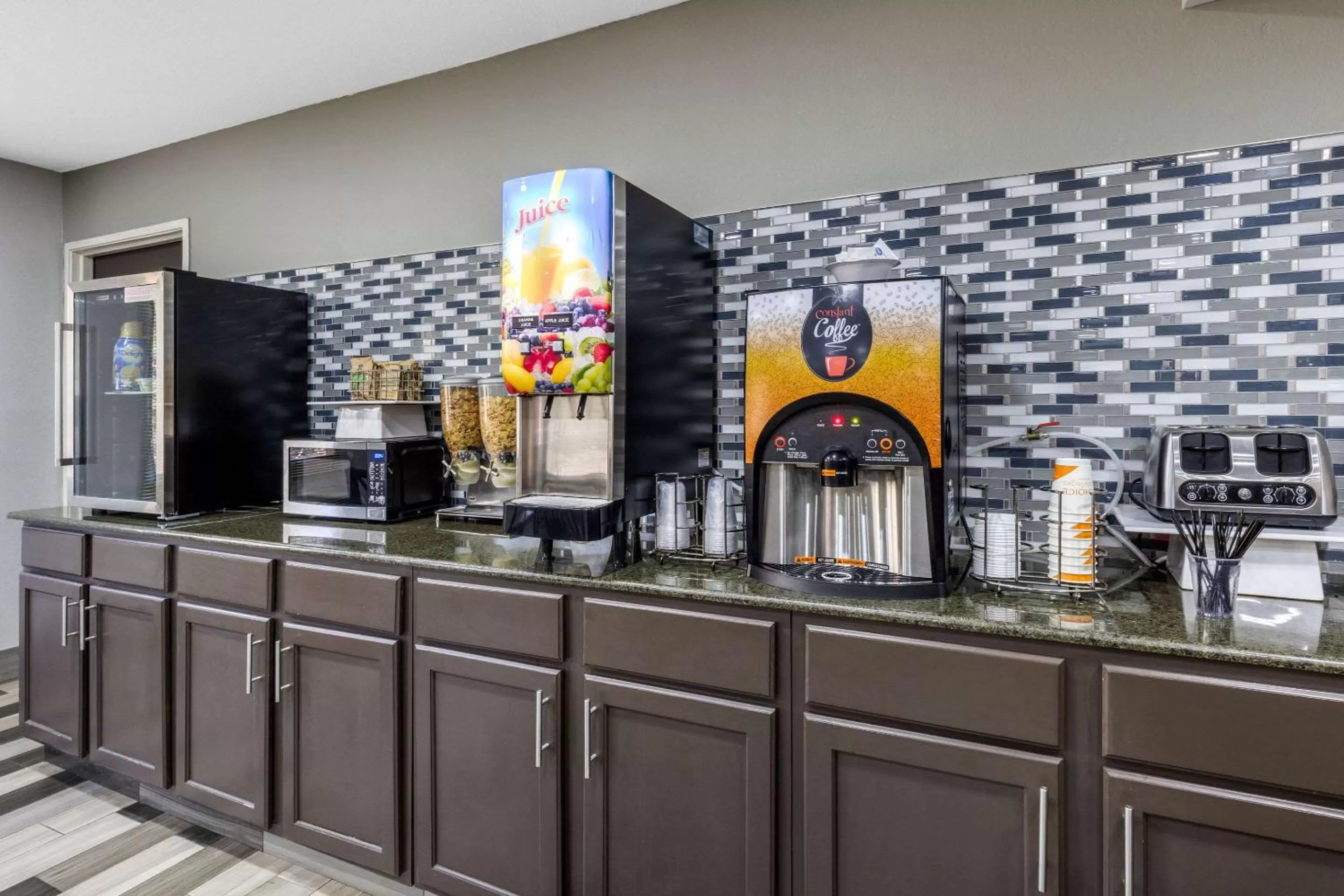 Coffee/tea facilities in Rodeway Inn Tuscaloosa near University