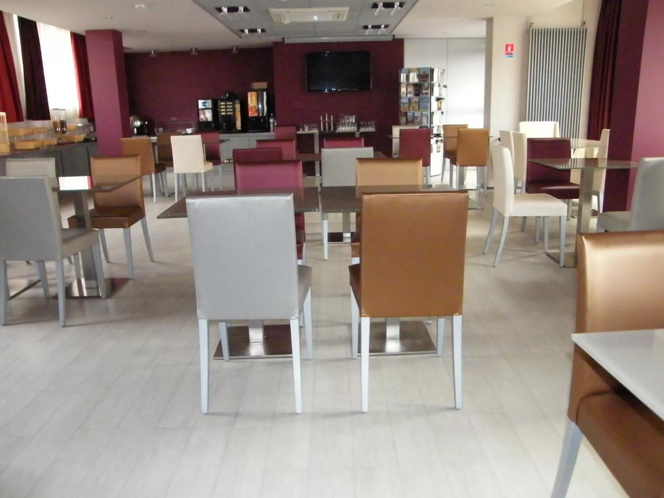 Restaurant/places to eat in CIT'HOTEL Saint-Pierre