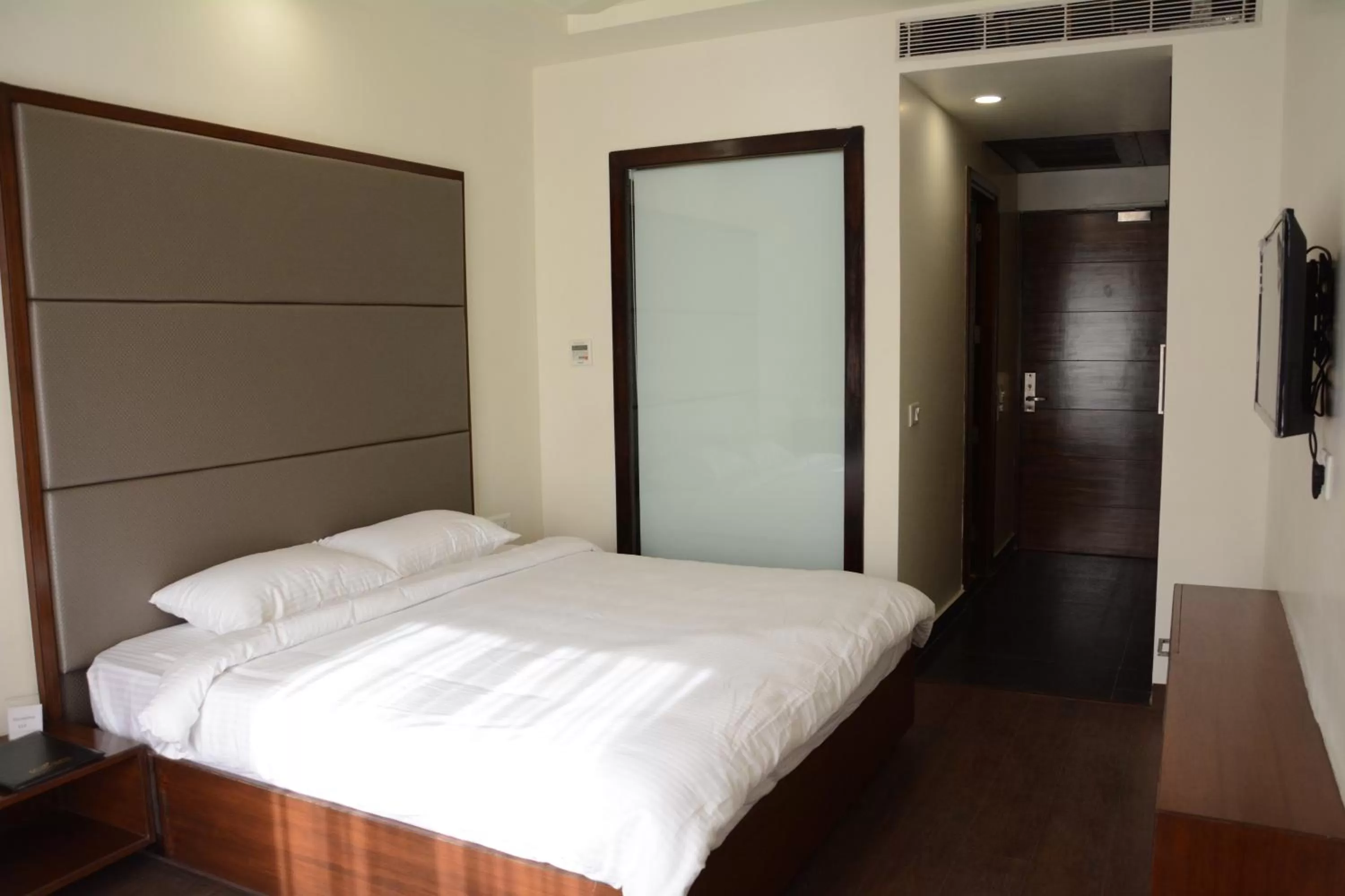 Bed in Green Hotel & Restaurant