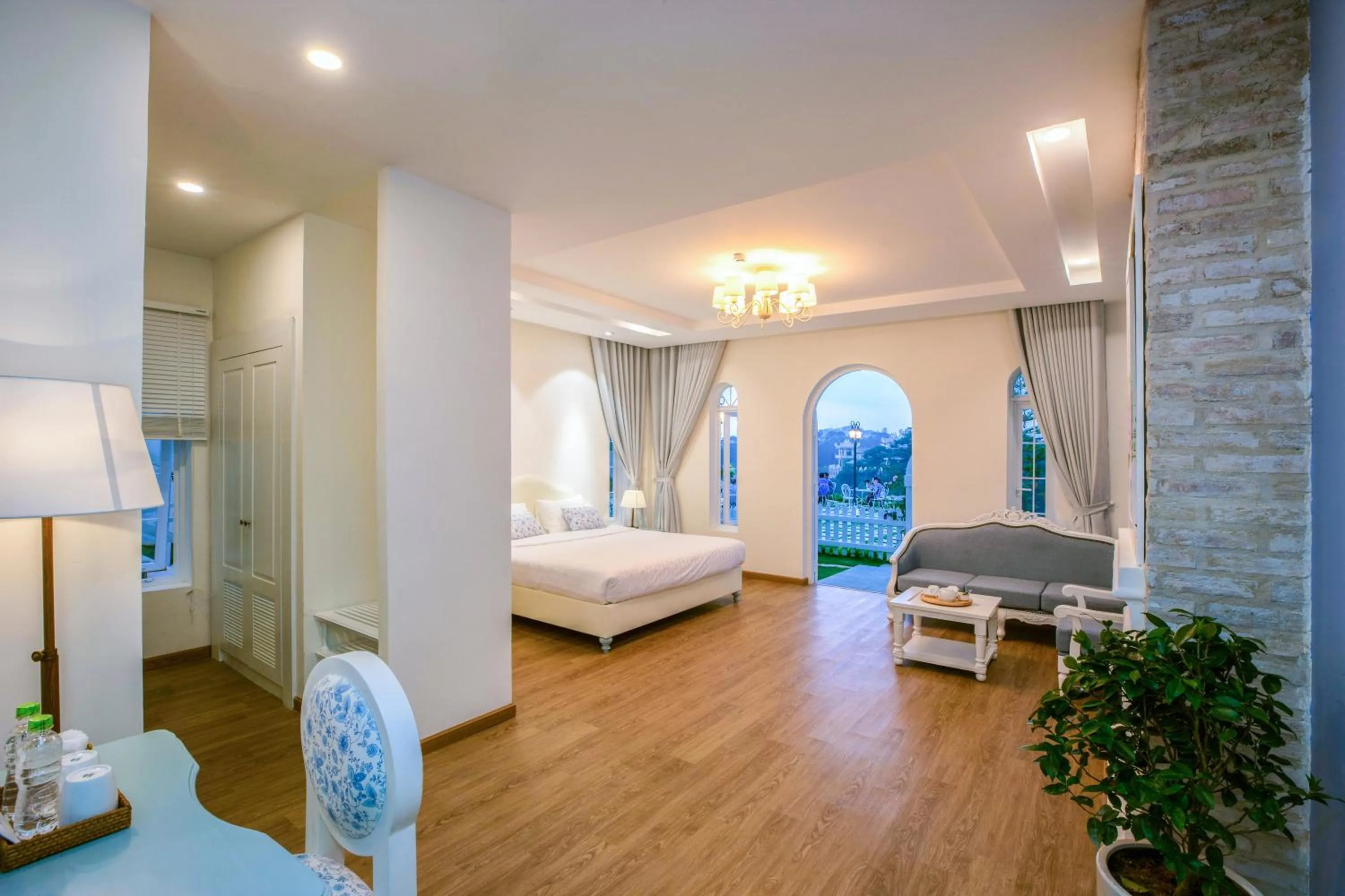 Photo of the whole room, Bed in Dalat De Charme Village