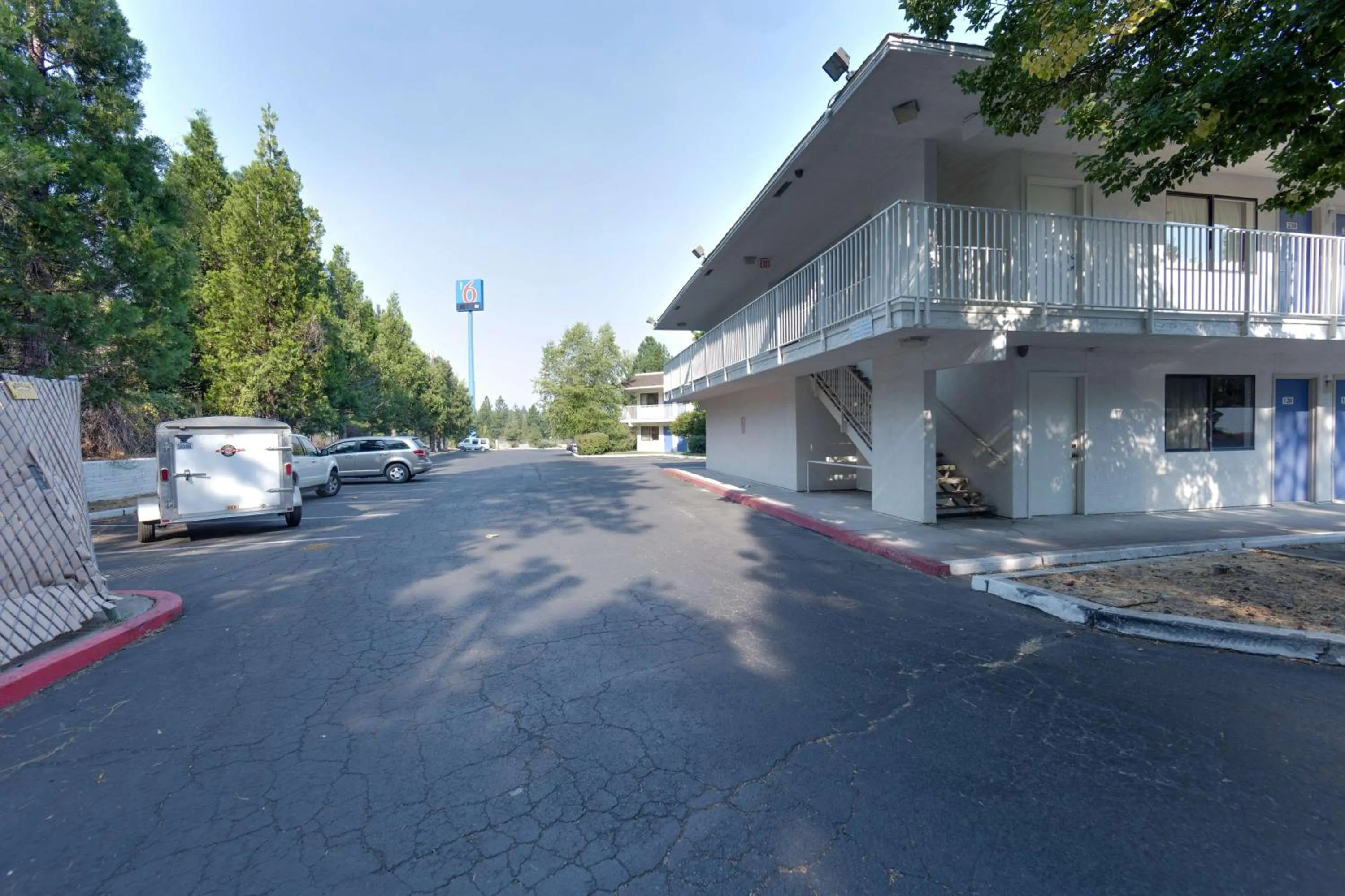 Property building in Motel 6 Weed - Mount Shasta