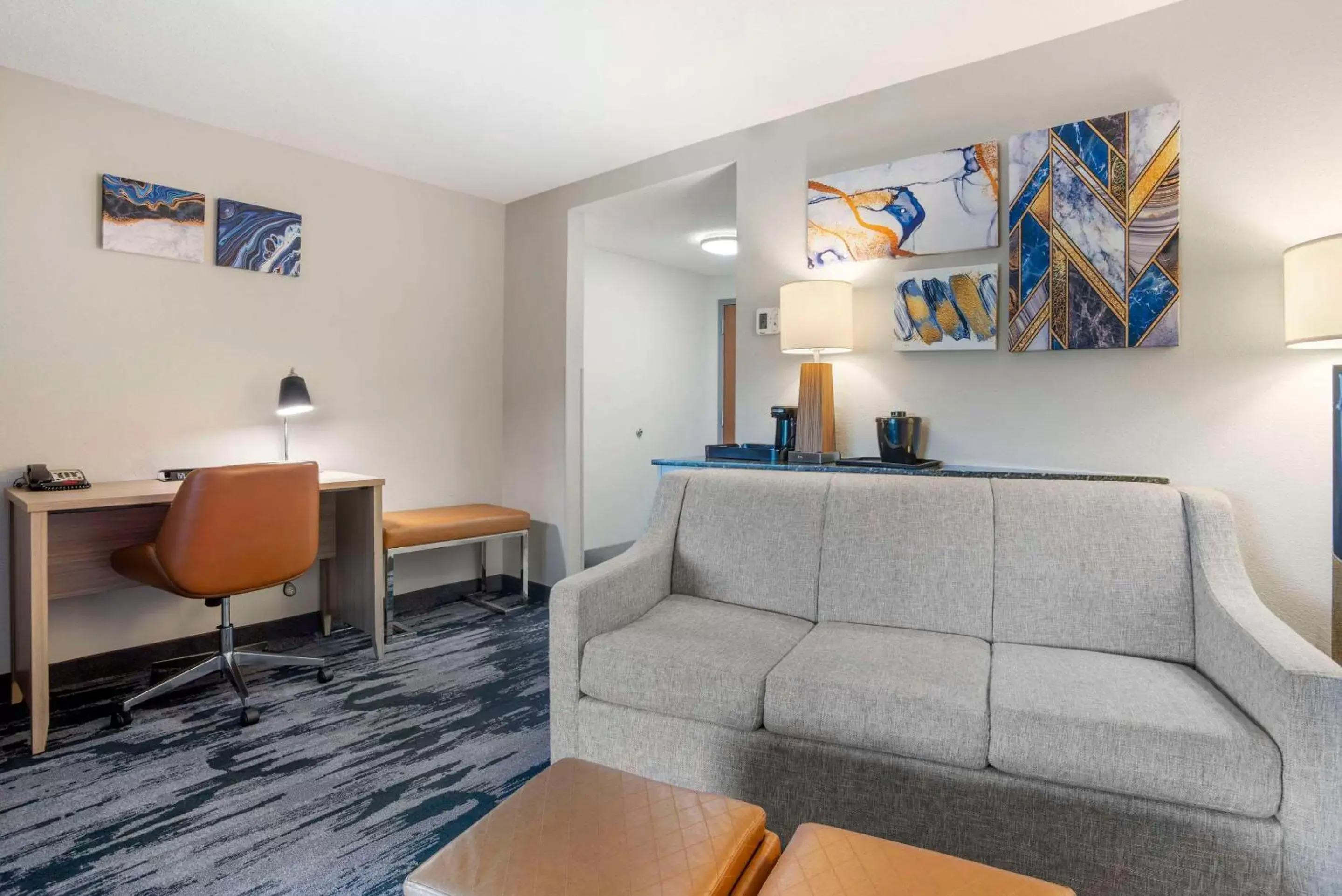 King Suite with Sofa Bed - Non-Smoking in Comfort Suites At WestGate Mall King Suite with Sofa Bed - Non-Smoking in Comfort Suites At WestGate Mall