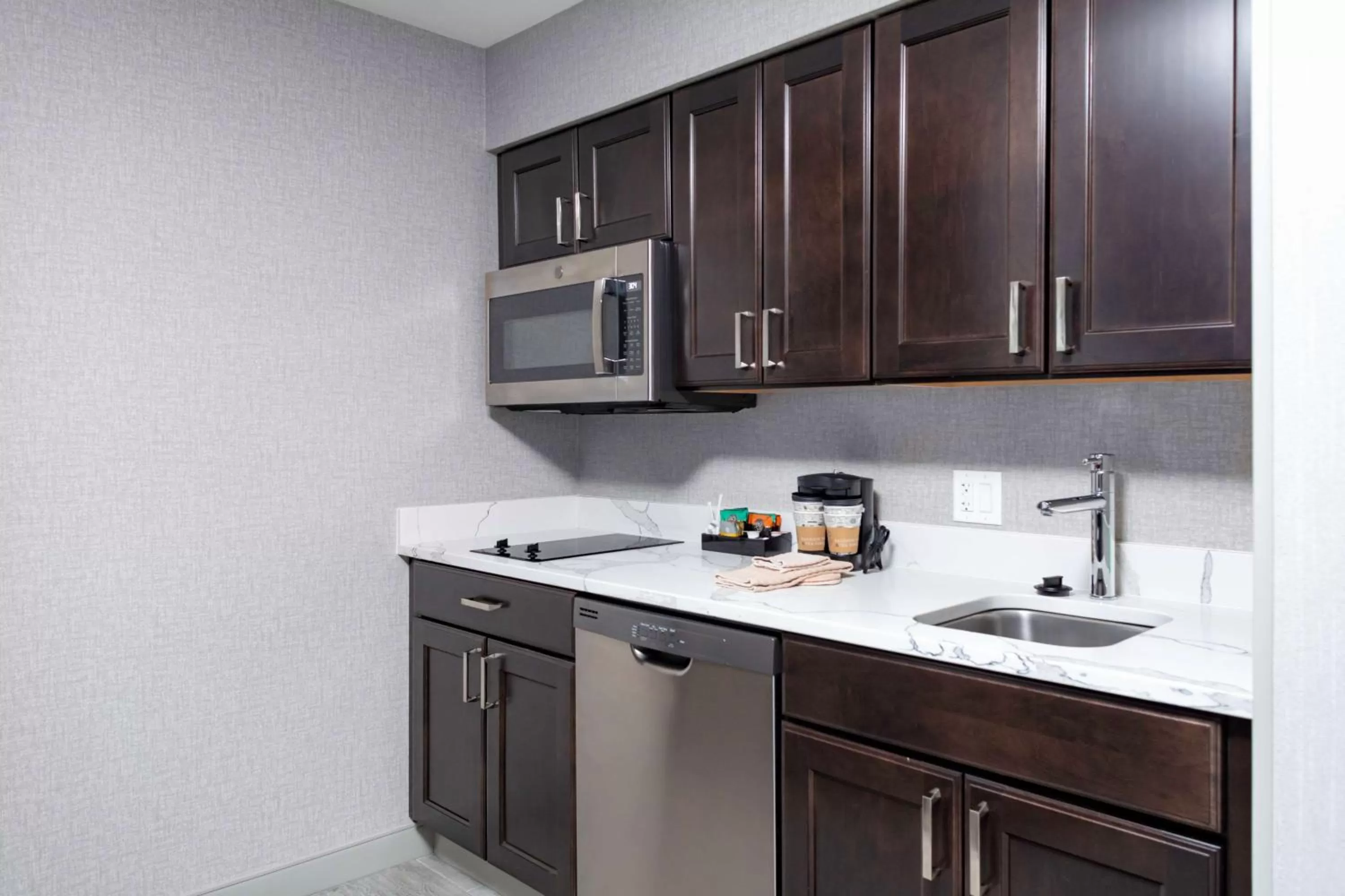 Kitchen or kitchenette in Homewood Suites by Hilton Phoenix Airport South