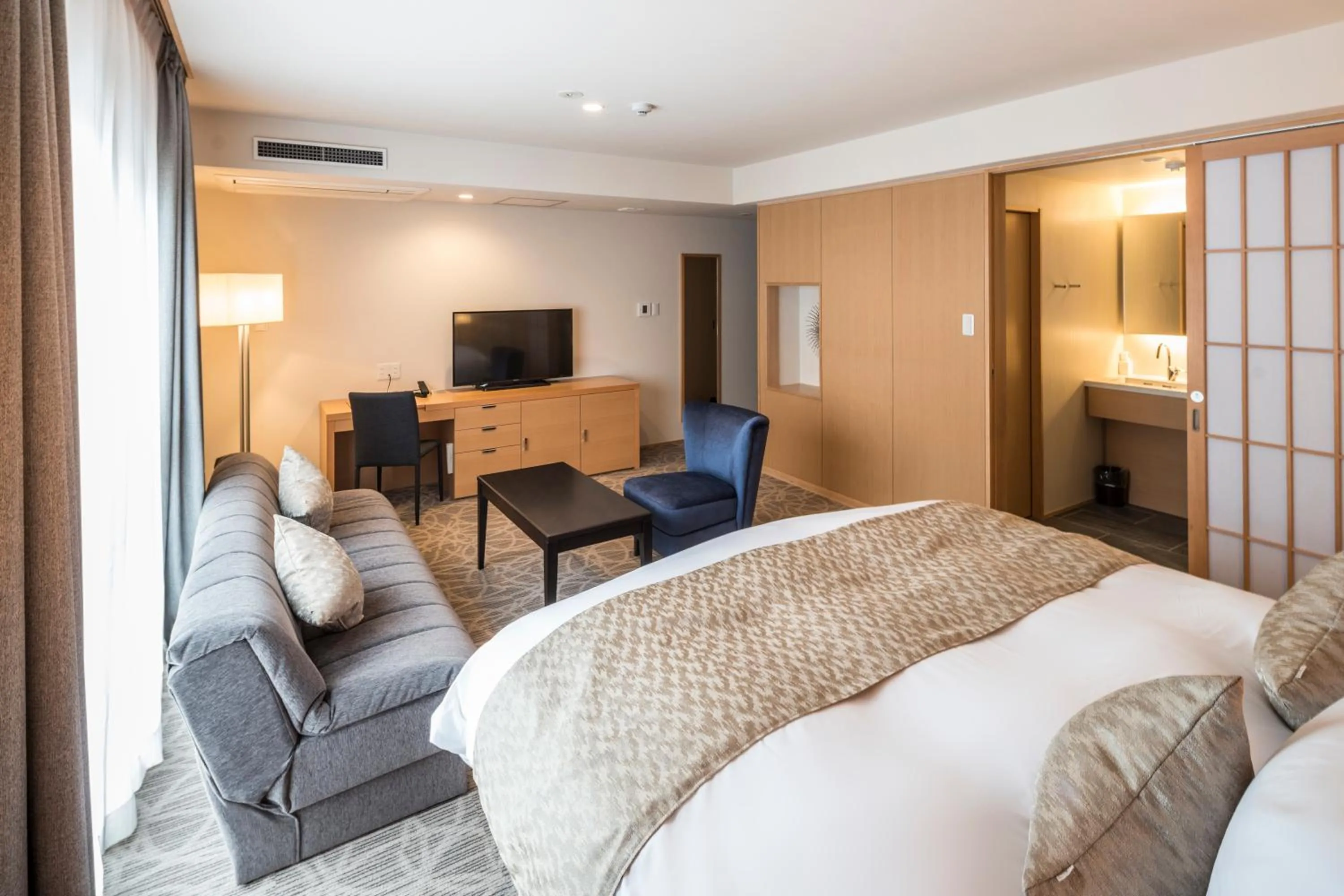 Photo of the whole room, Bed in Kyoto Shinmachi Rokkaku Hotel grandereverie