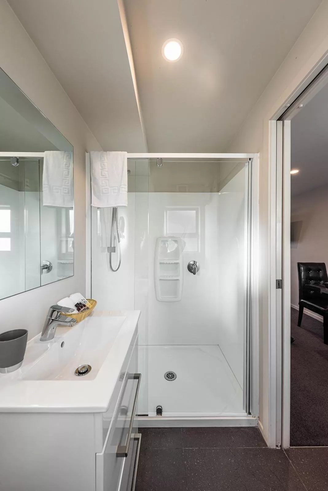 Shower in 311 Motel Riccarton