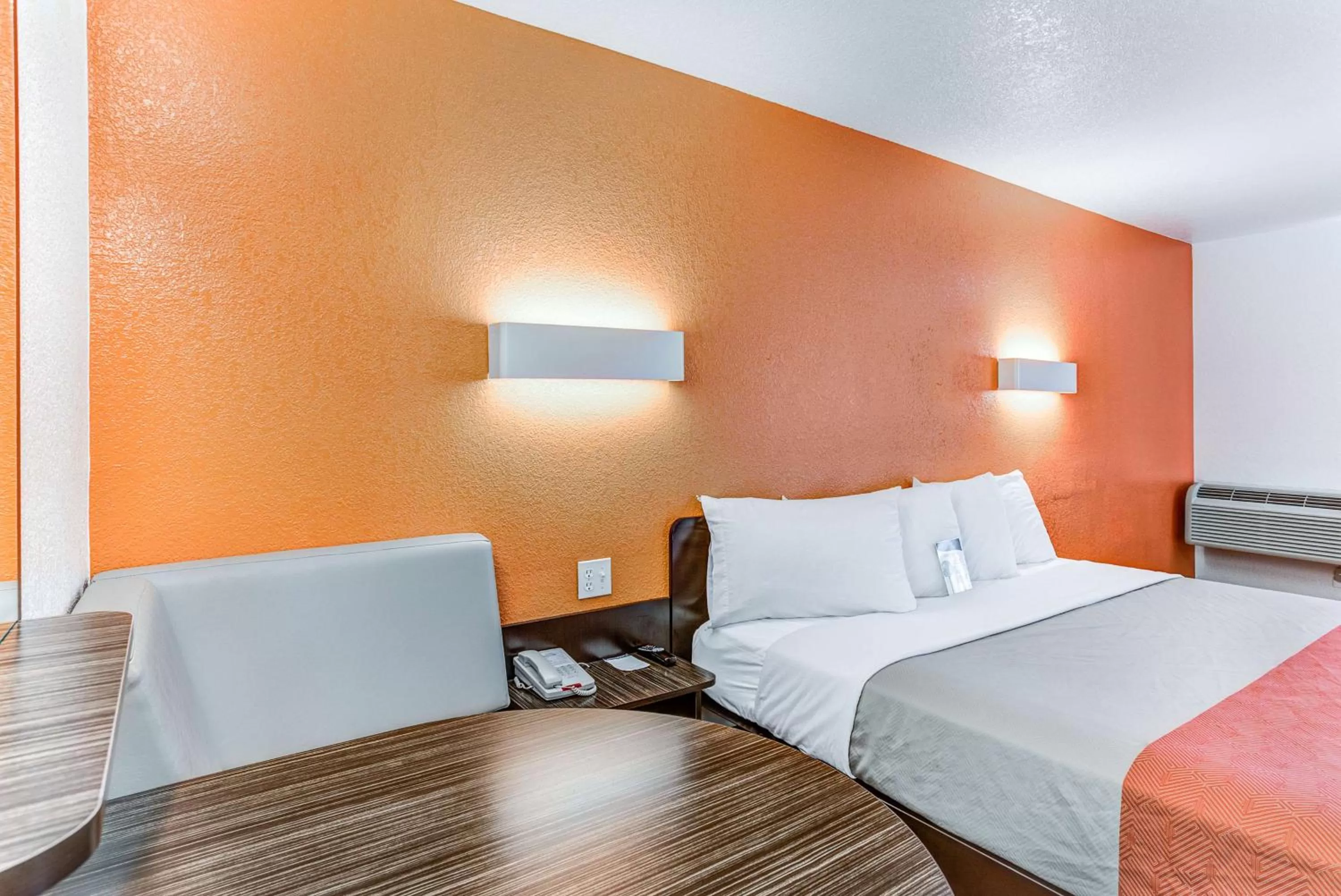 Photo of the whole room, Bed in Motel 6-Portland, OR - Tigard West